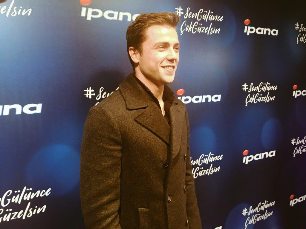 Tolga Sarıtaş Online - İpana lasmanından #TolgaSarıtaş #Sengülünceçokgüzelsin