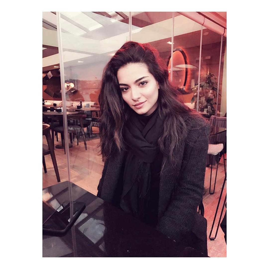 Melisa Asli Pamuk. Melisa, Turkish beauty, Chic outfits
