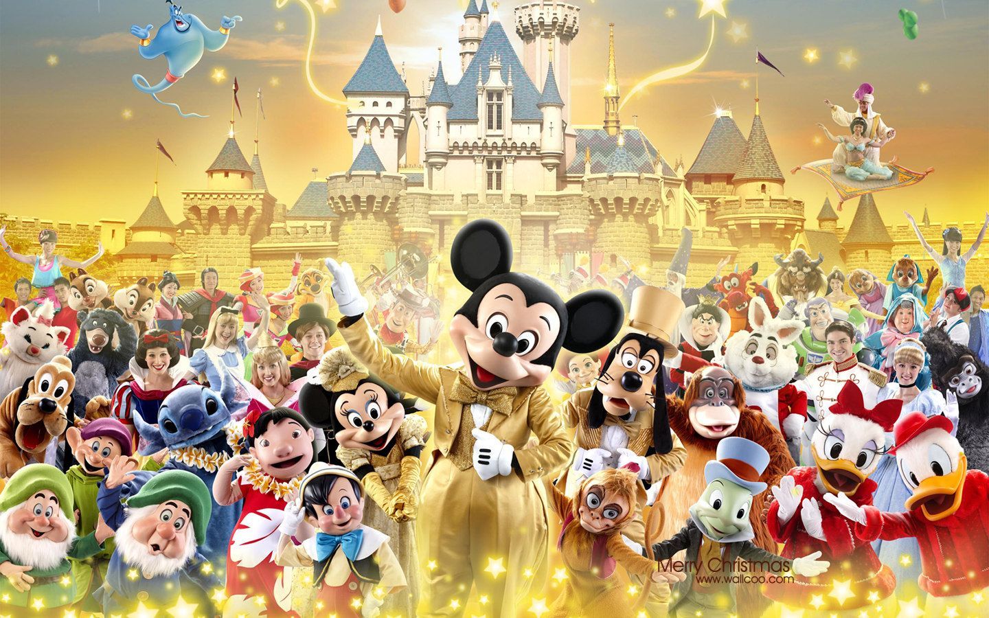 Hong Kong Disneyland's Christmas Wallpaper 28261. Disney characters wallpaper, Disney characters image, Disney characters picture