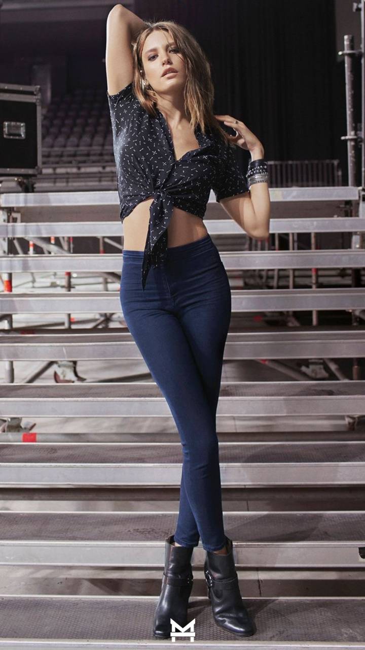 Serenay sarıkaya hot