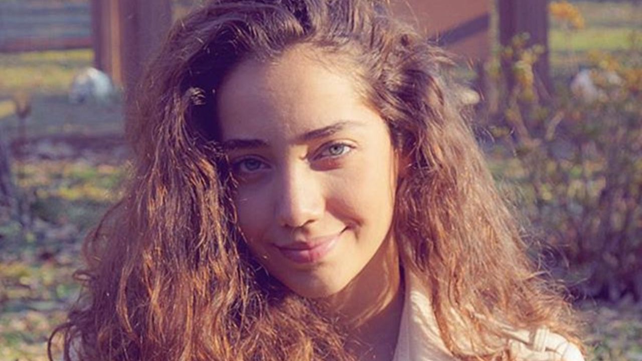 Sevgili Geçmiş Azra kimdir? Özge Özacar kimdir? Kaç yaşında?