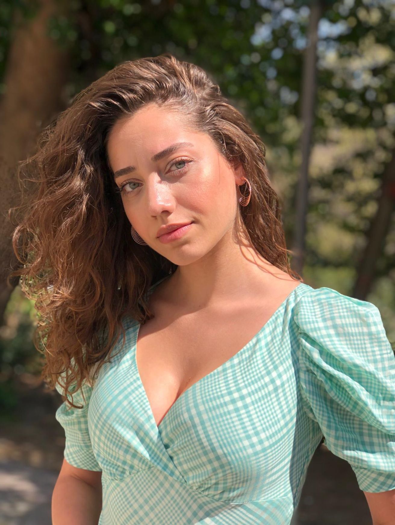 Özge Özacar, Gazeteciliği Dereceyle Bitirip Oyuncu Oldu. Kültür Sanat Haberleri