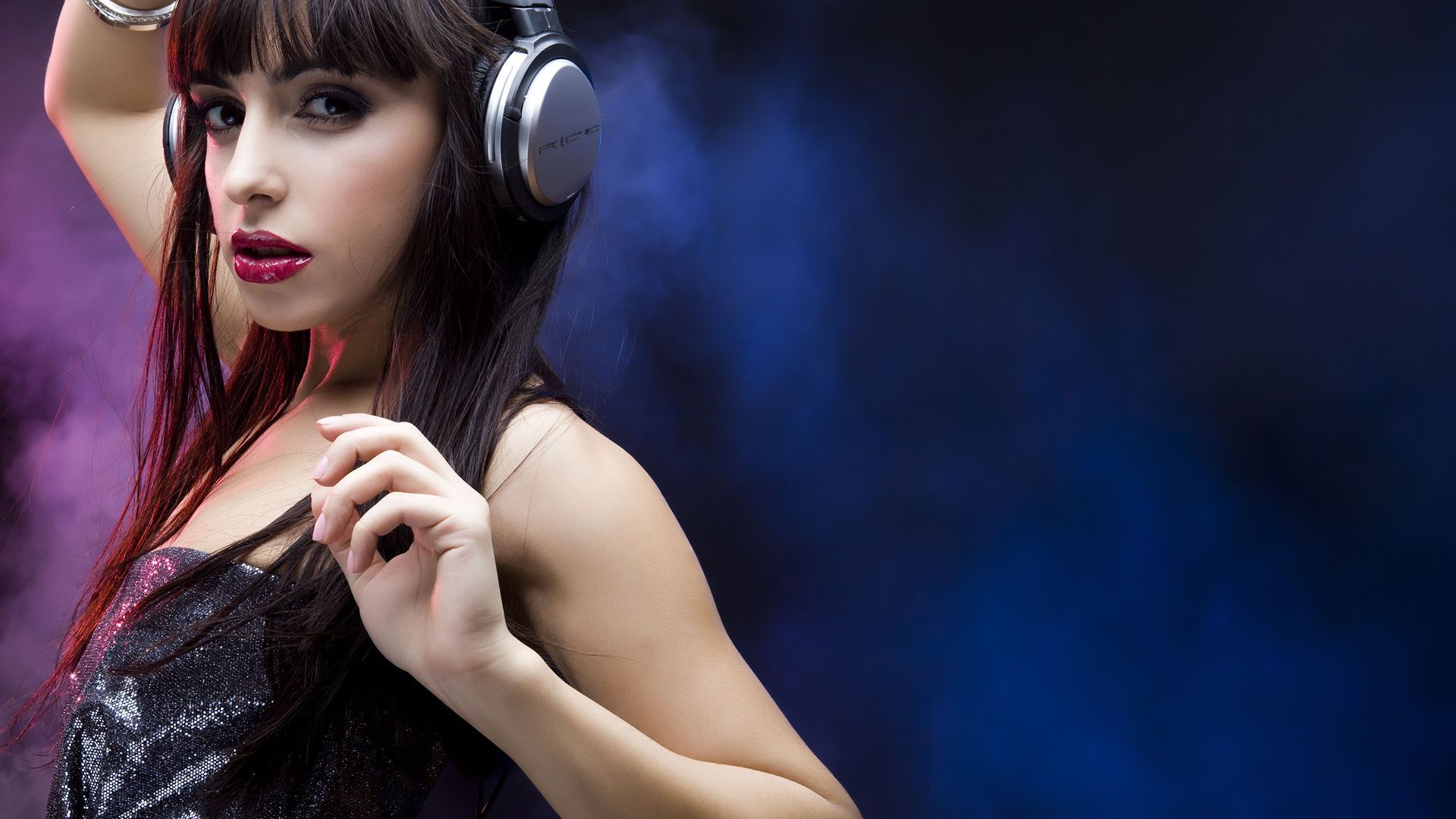 brunettes women headphones girl / 1920x1080 Wallpaper. Girl with headphones, Music, Dj photo