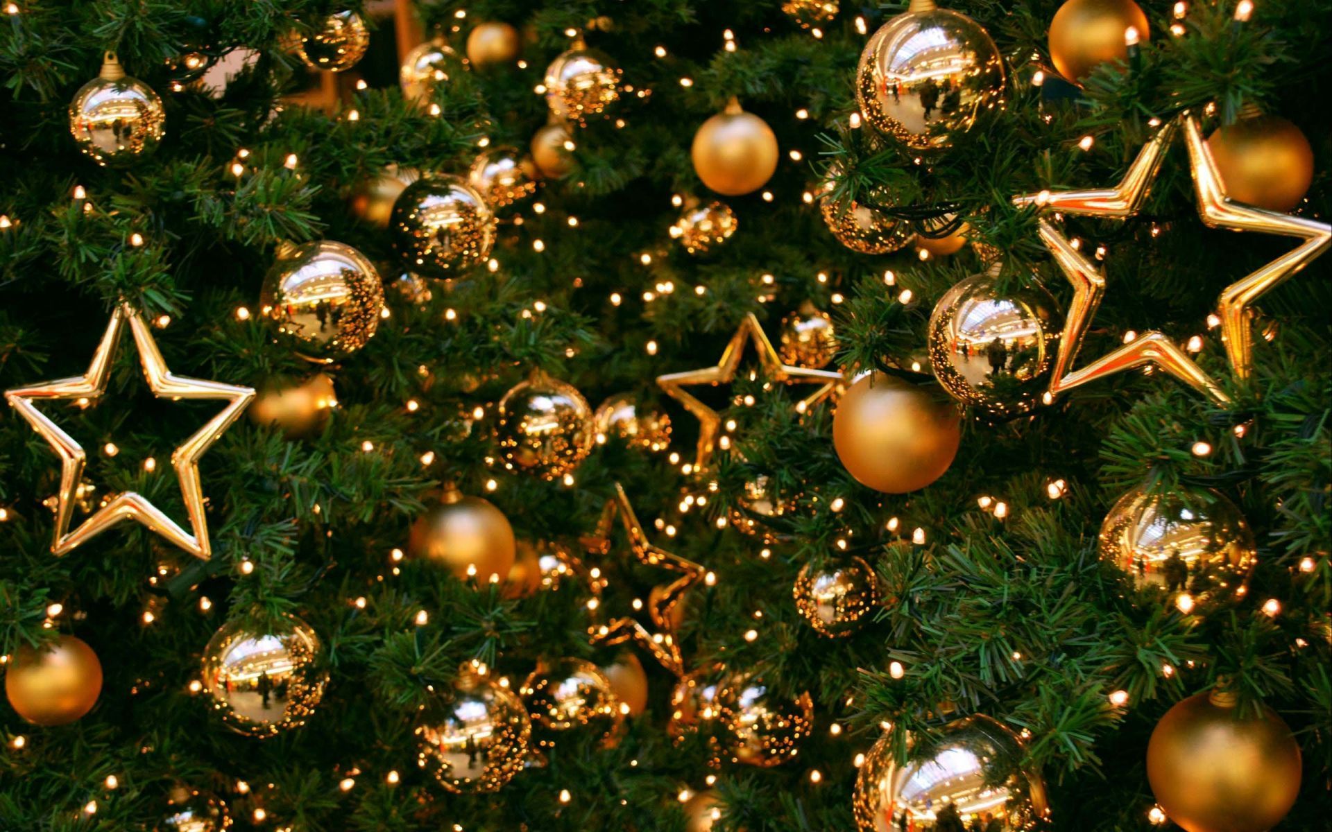 Golden Christmas Balls On Christmas Tree. HD Christmas Wallpaper for Mobile and Desktop