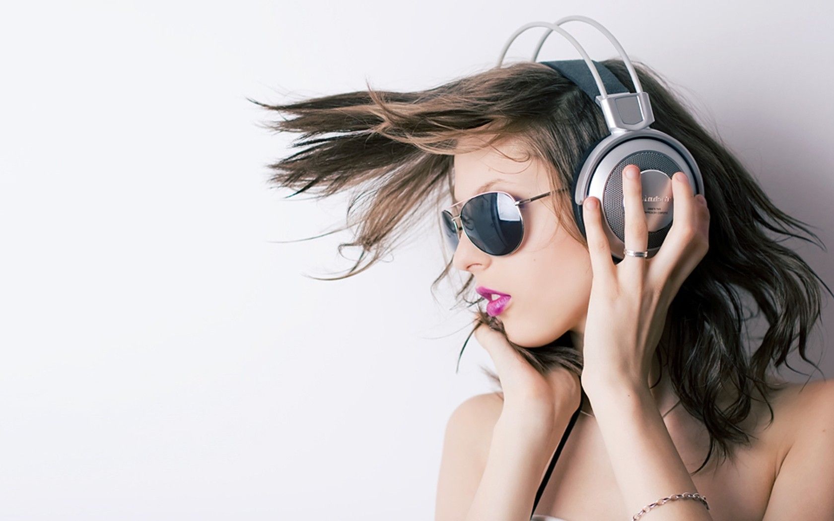 headphones, women, headphones girl, sunglasses wallpaper