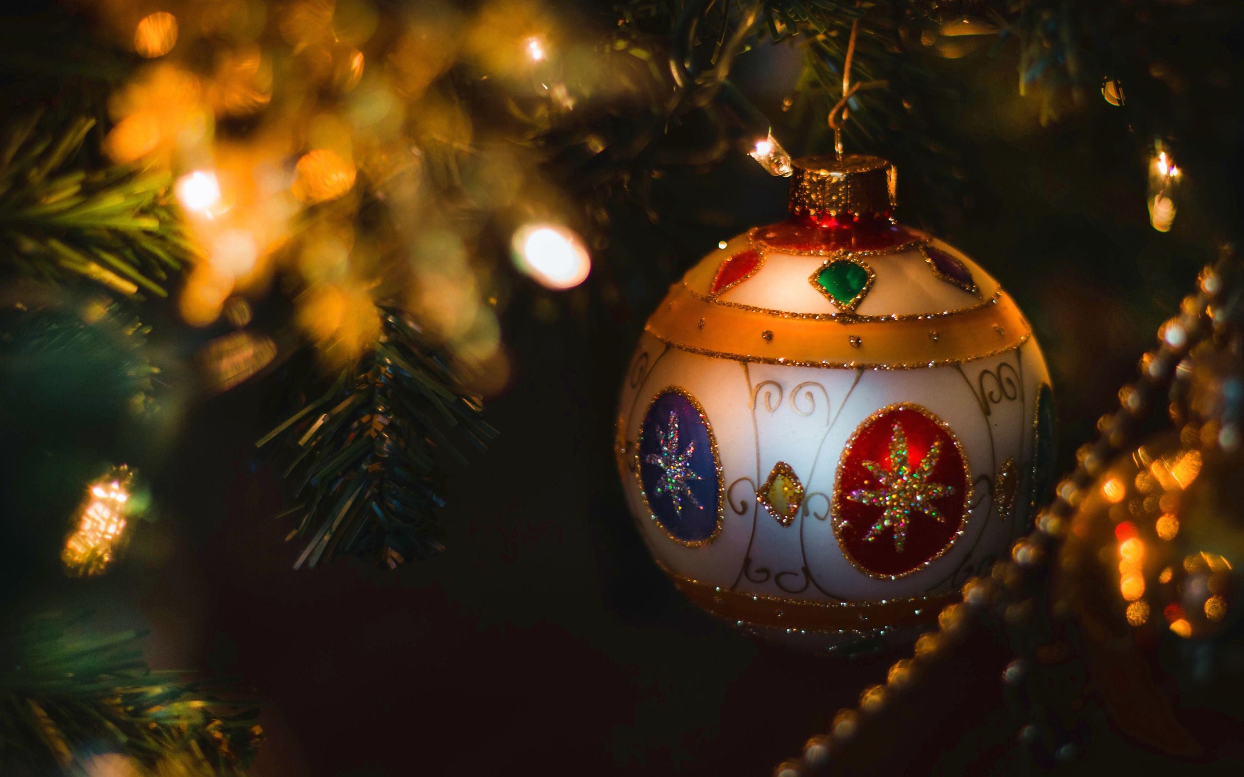 Download wallpaper Golden christmas ball, christmas tree, decoration, blur for desktop with resolution 2560x1600. High Quality HD picture wallpaper