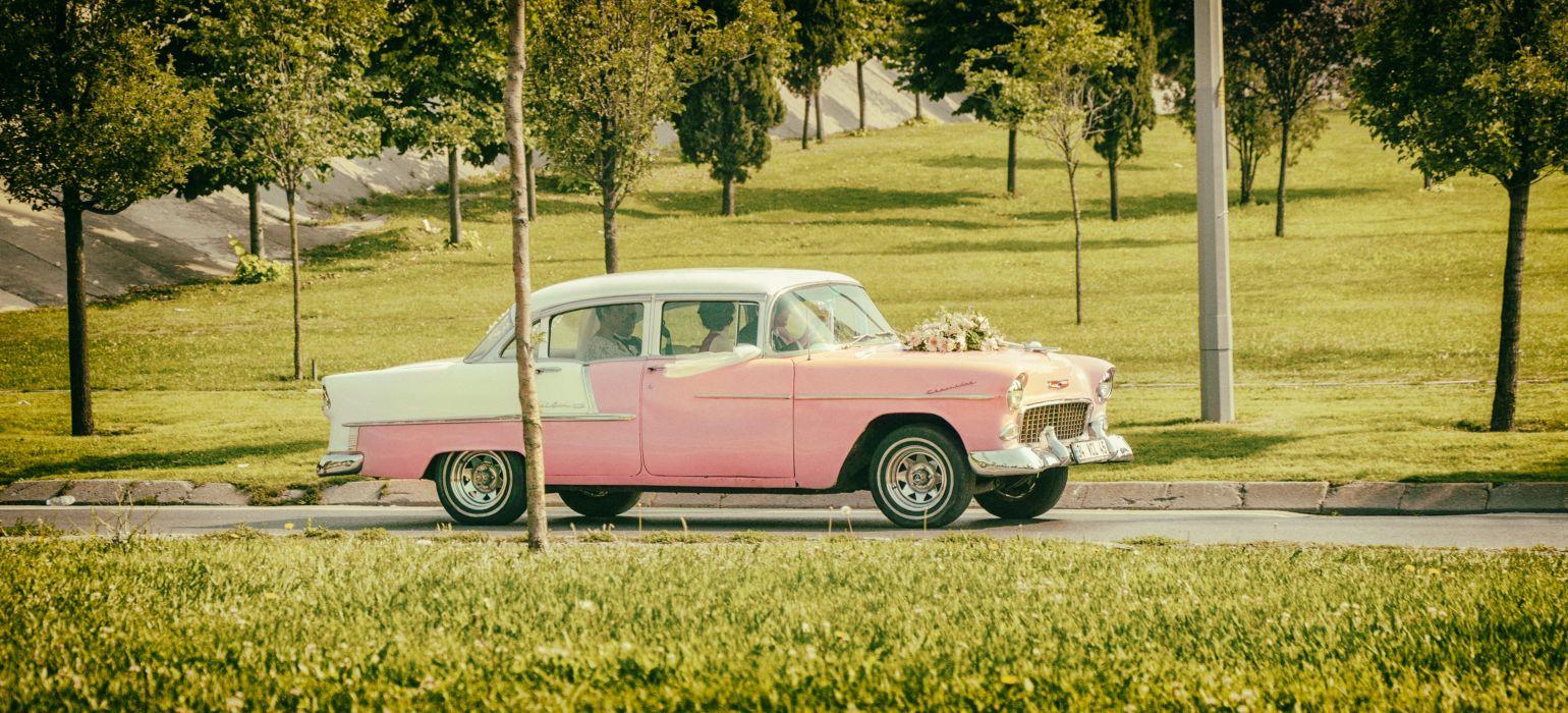 Vintage Pink Car Wallpaper