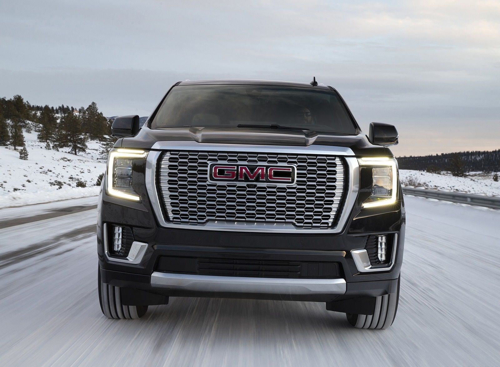 GMC Yukon Denali Front Wallpaper