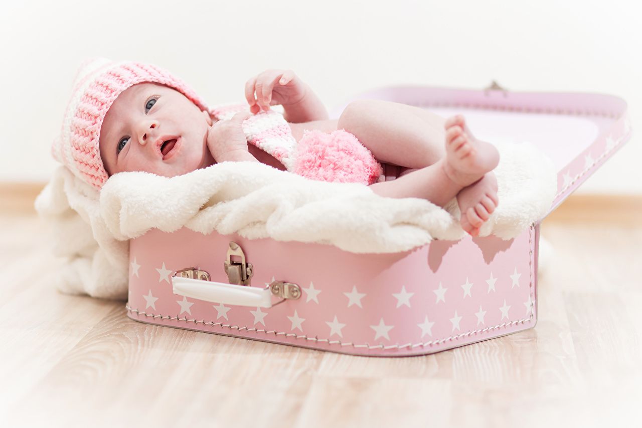 Desktop Wallpaper Baby child Winter hat Suitcase