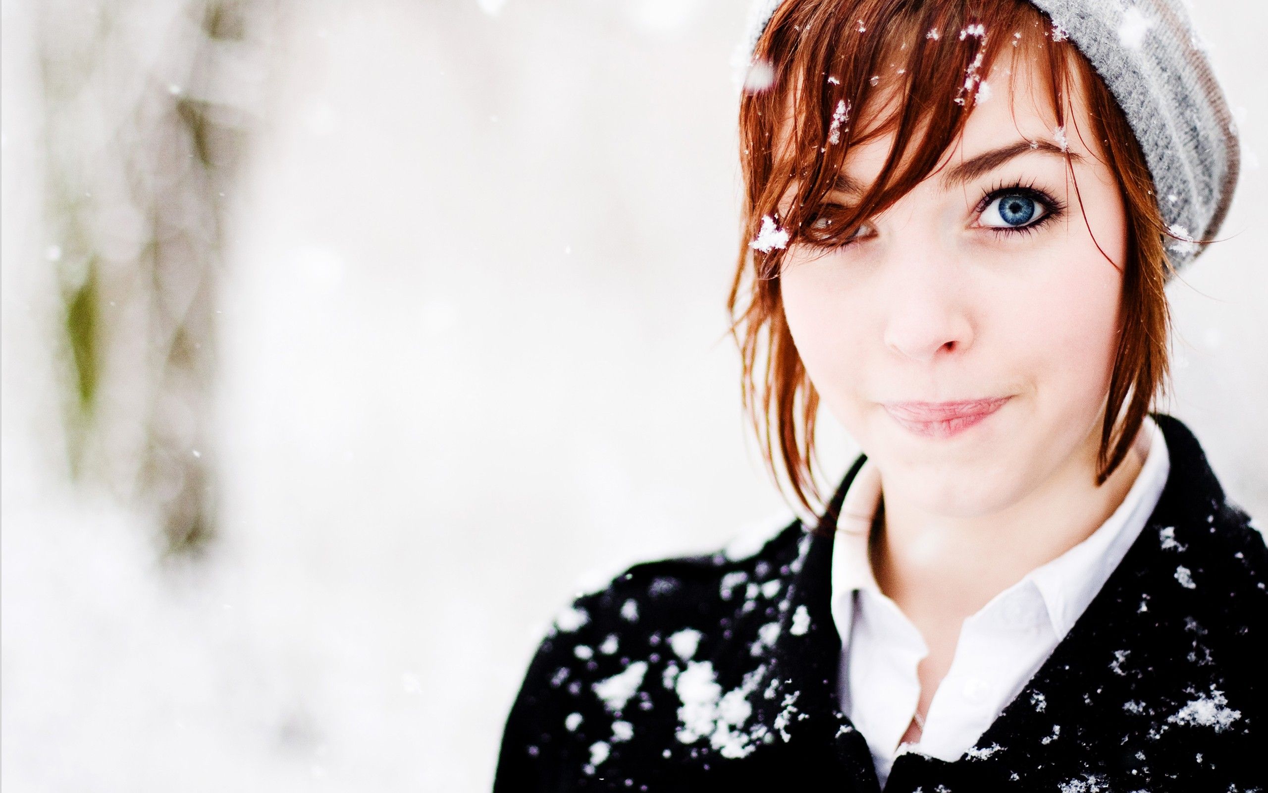 Gorgeous Redheads In Winter: High-Resolution Images