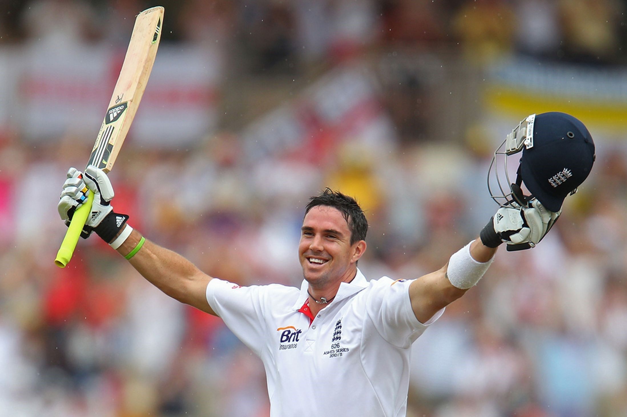 Kevin Pietersen England Cricket Player Celebrate after make Century in Test Wallpaper