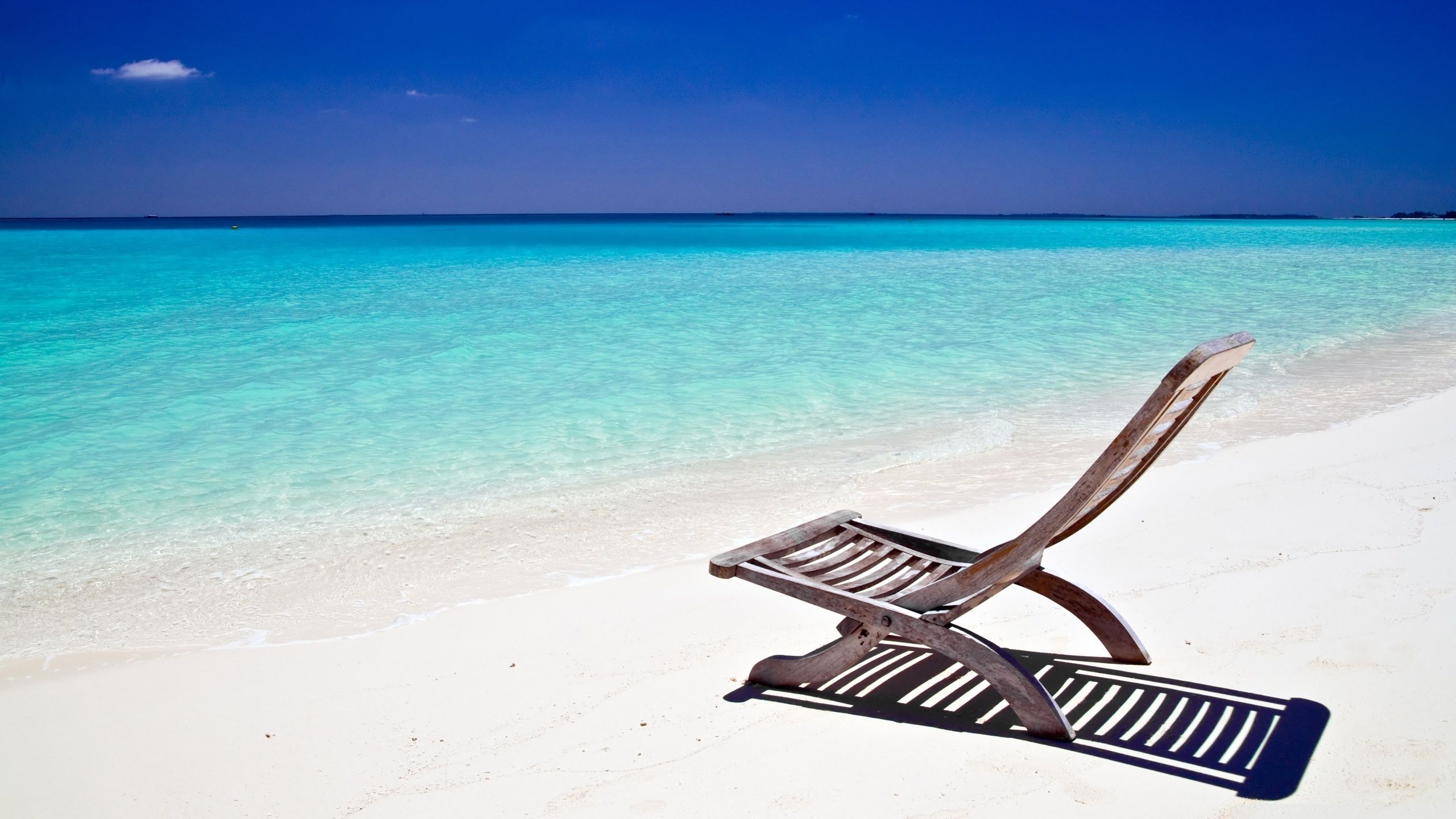Beach Lounge Chair Ultra HD Desktop Background Wallpaper for 4K UHD TV, Multi Display, Dual Monitor, Tablet