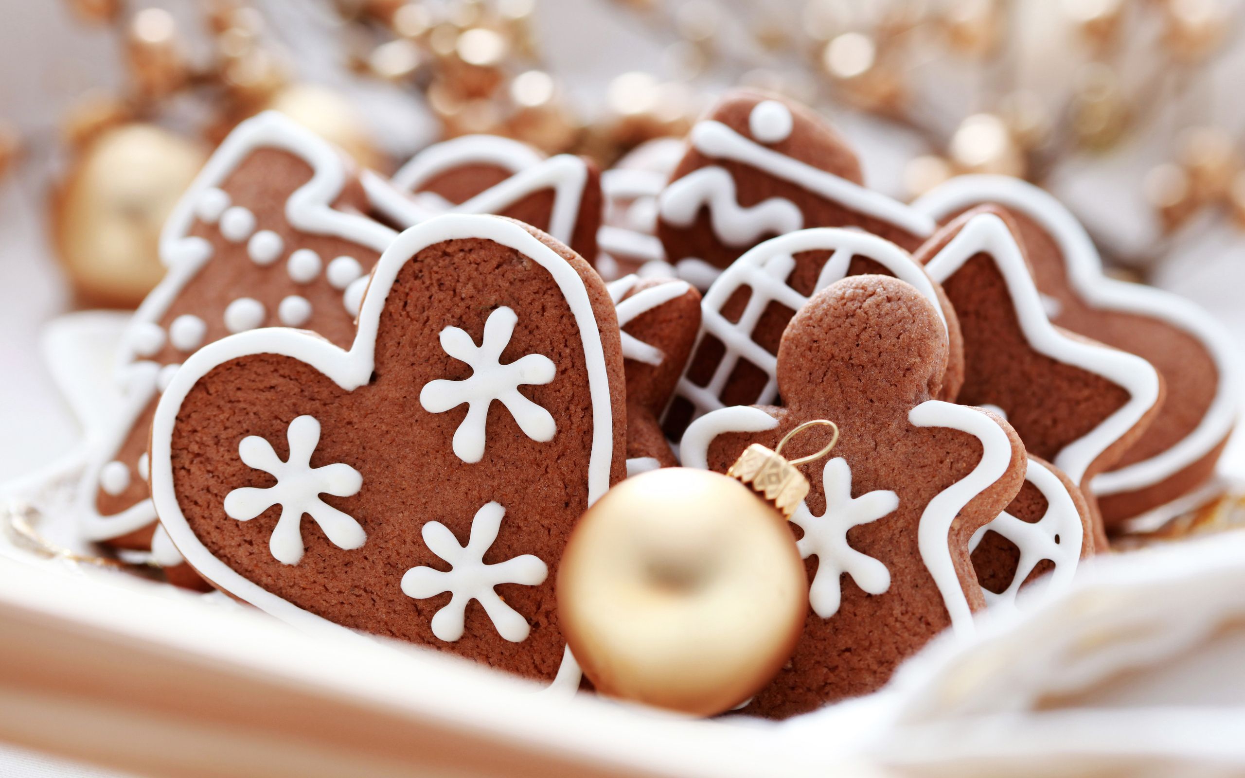 Heart Shaped Chocolate Christmas Cookies Desktop Wallpaper