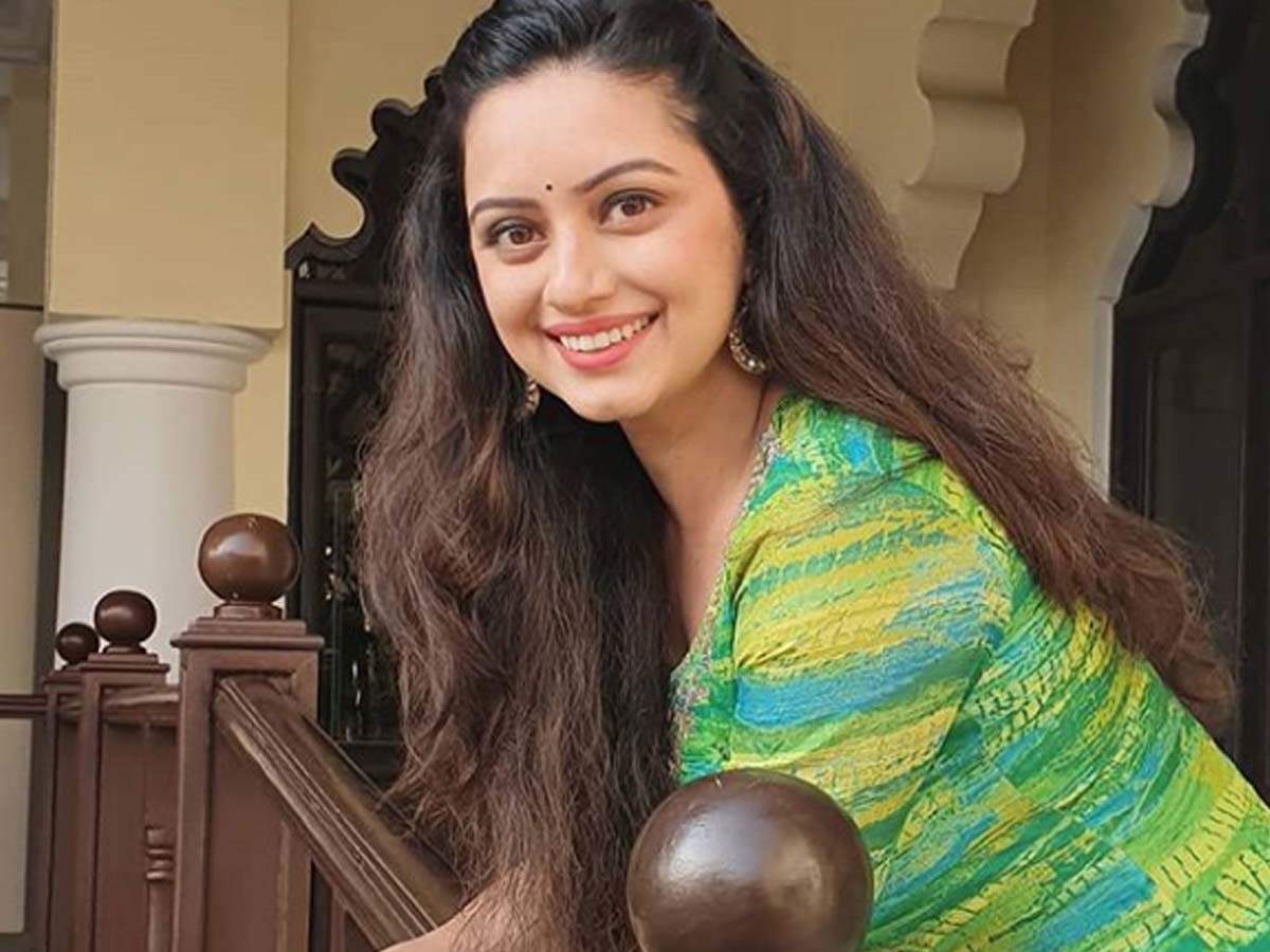 Shruti Marathe: Movies, Photo, Videos, News, Biography & Birthday