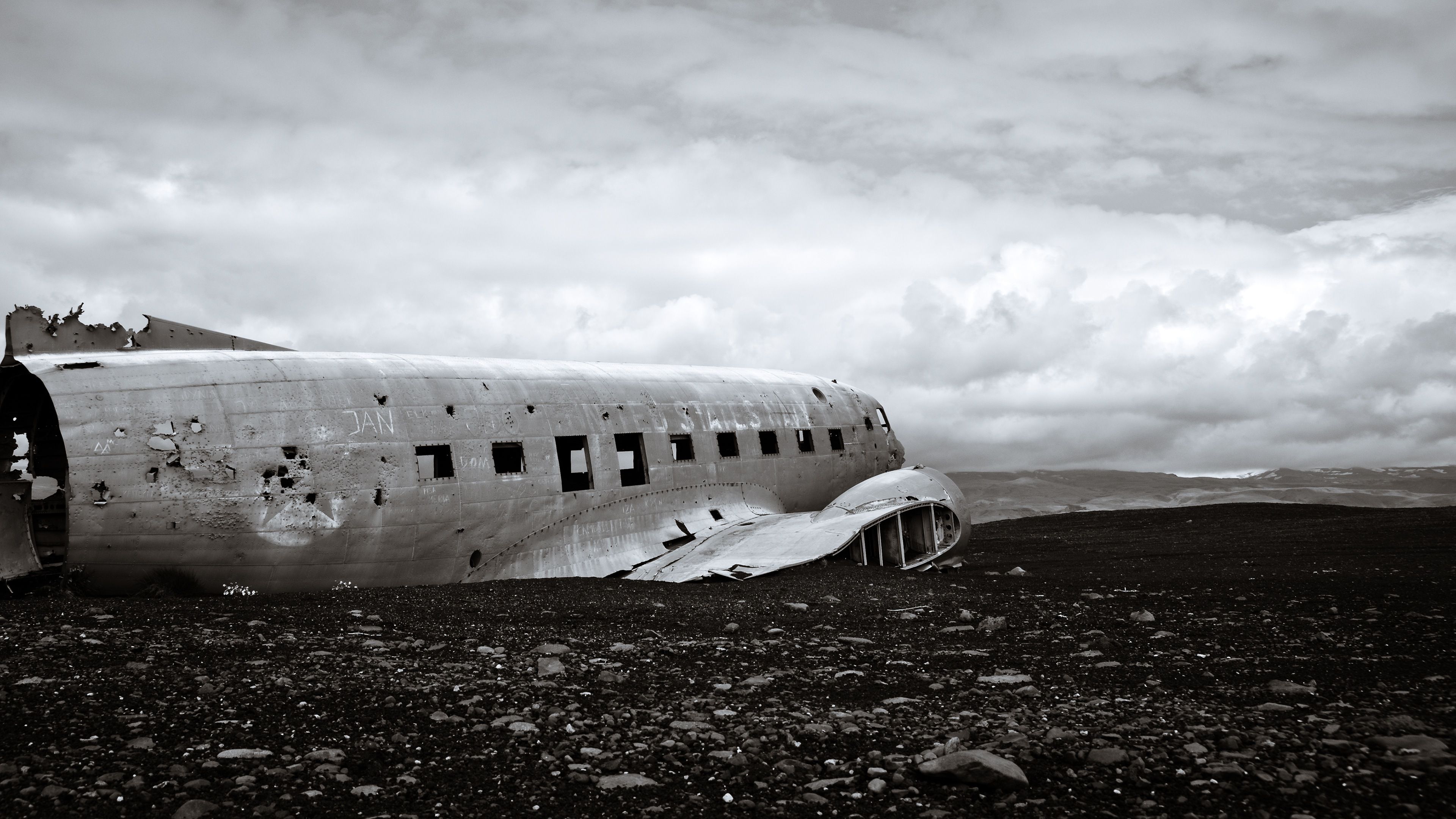 Airplane Wreck 4K Ultra HD Desktop Wallpaper