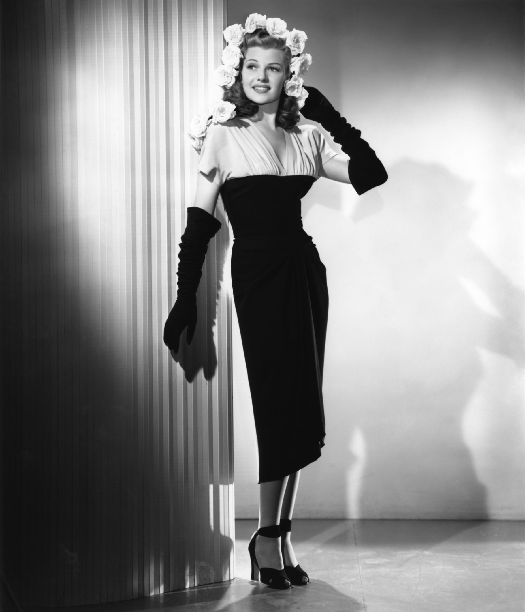 Remove the flowers and dramatic gloves and you're set for a walk through our modern town of today. Descriptio. Rita hayworth, Hollywood glamour, Hollywood fashion