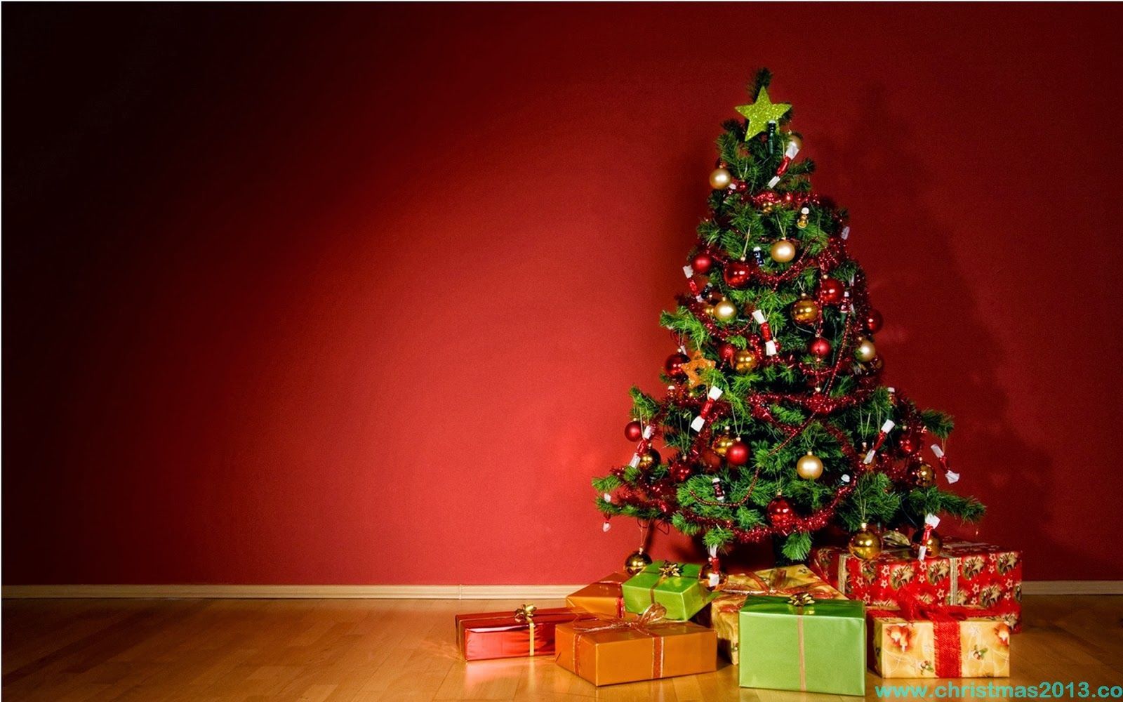 Beautiful Christmas Tree Wallpaper (1600×1000). Christmas Tree Picture, Christmas Tree With Gifts, Christmas Tree Wallpaper