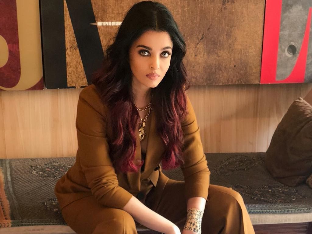 Aishwarya Rai Bachchan HD Wallpaper. Latest Aishwarya Rai Bachchan Wallpaper HD Free Download (1080p to 2K)