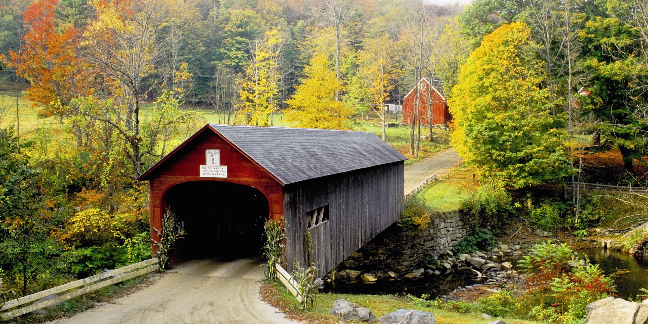 Pretty Autumn Covered Bridge Picture