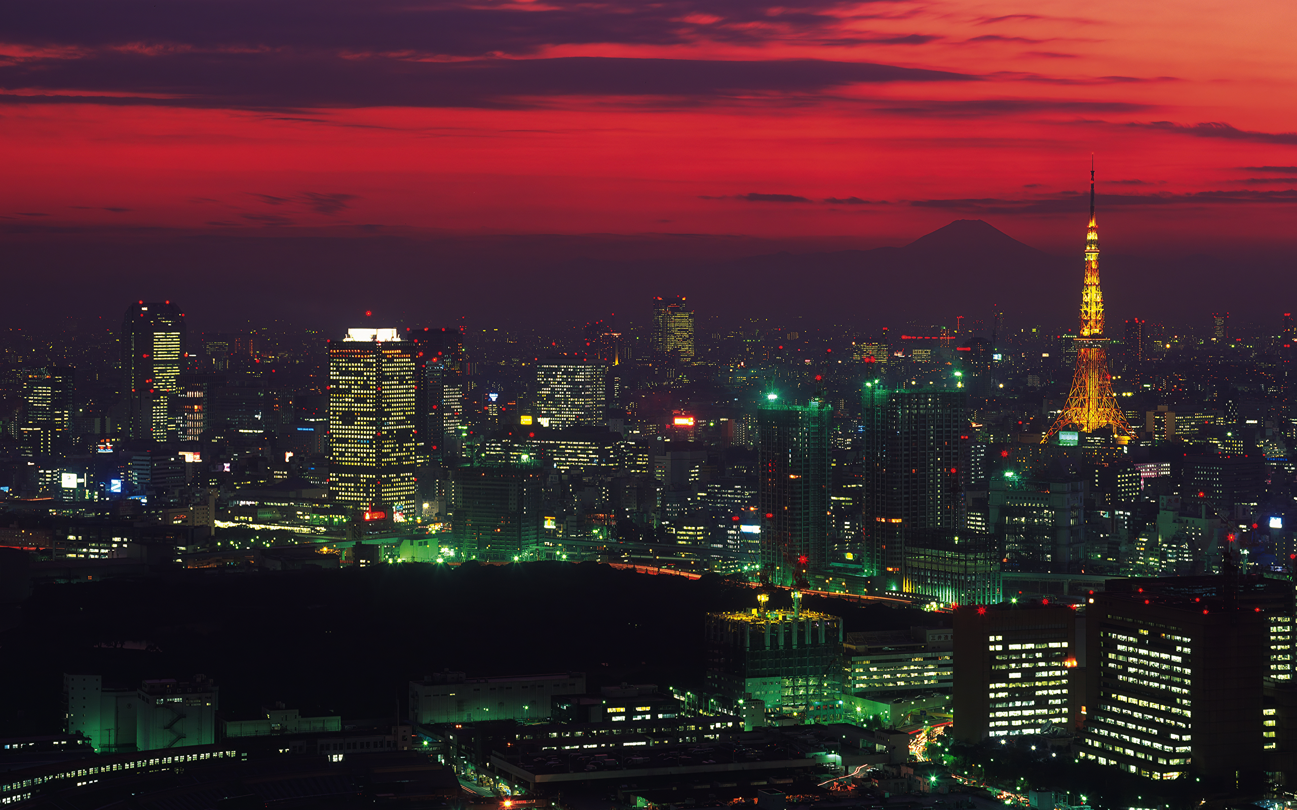 Tokyo Basking in a Red Sunset [3840x2160]