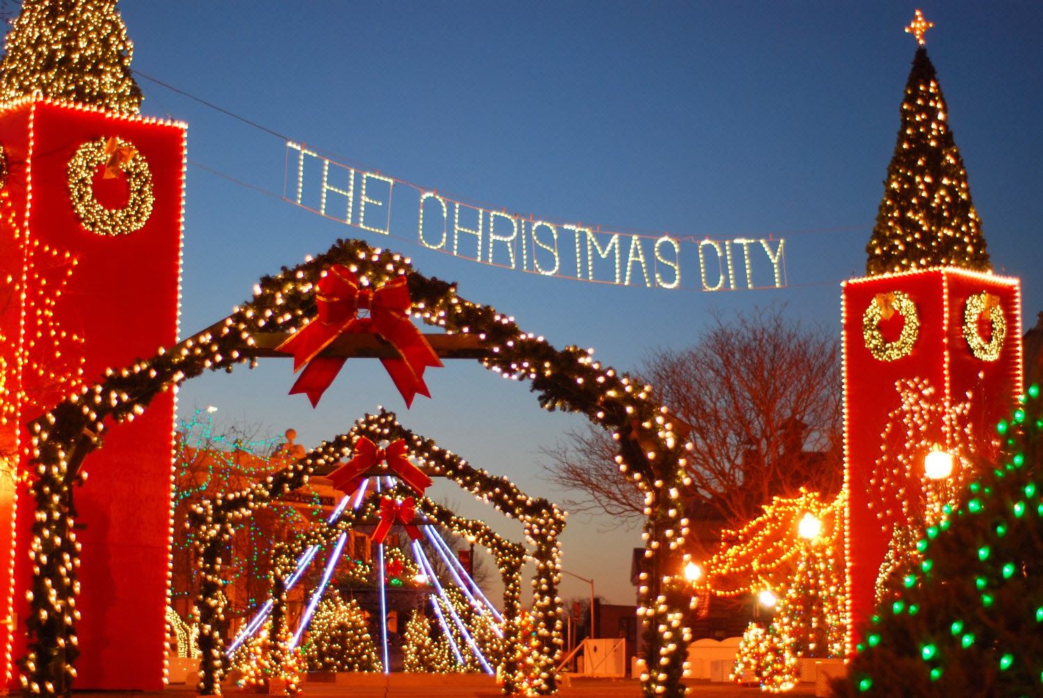 Wallpaper HD For Desktop Background: Christmas City Picture