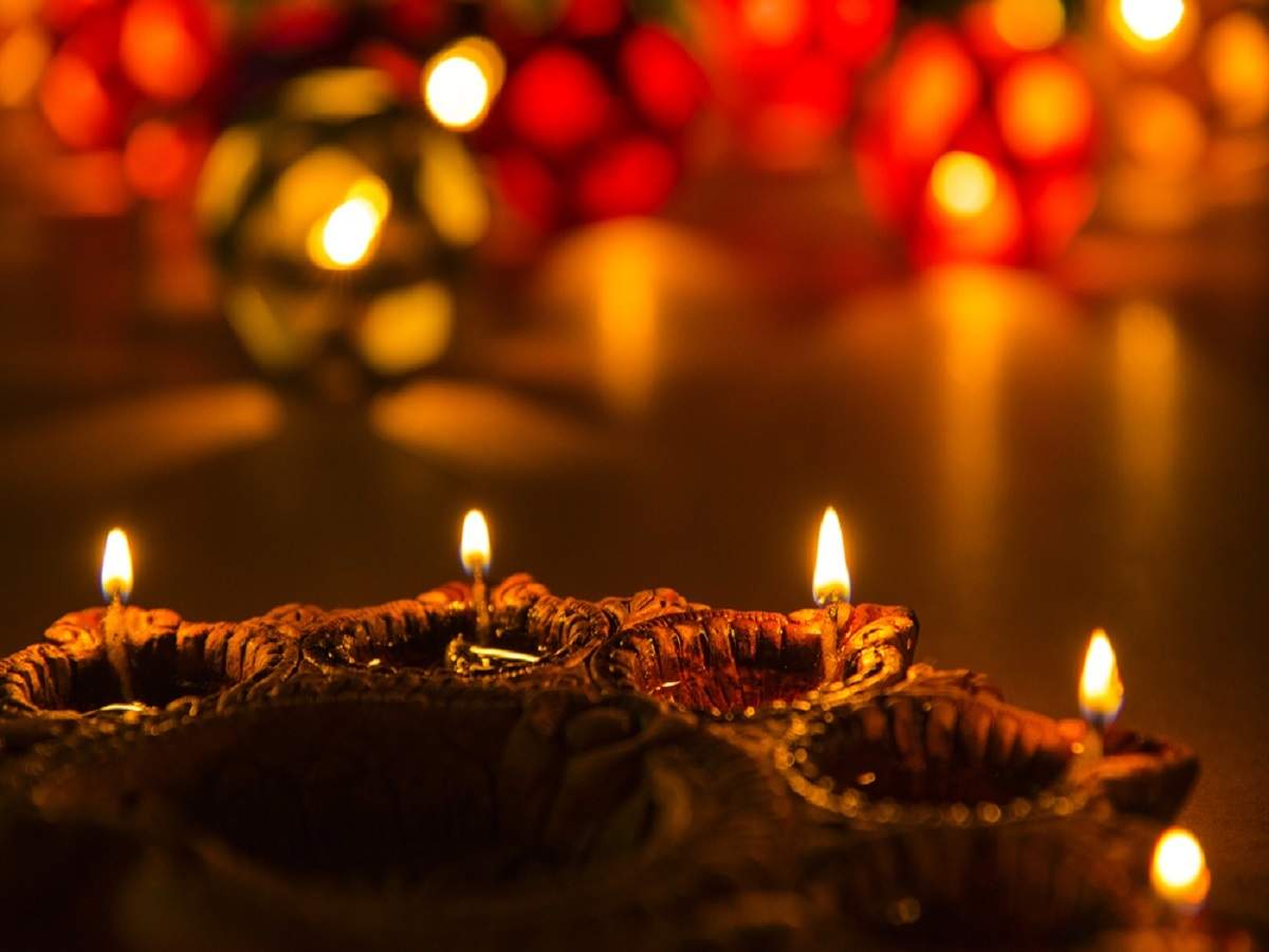 Happy Diwali 2019: Image, Cards, GIFs, Picture & Quotes. Wishes, Messages, Status, Greetings, Photo and Wallpaper. Happy Diwali 2018