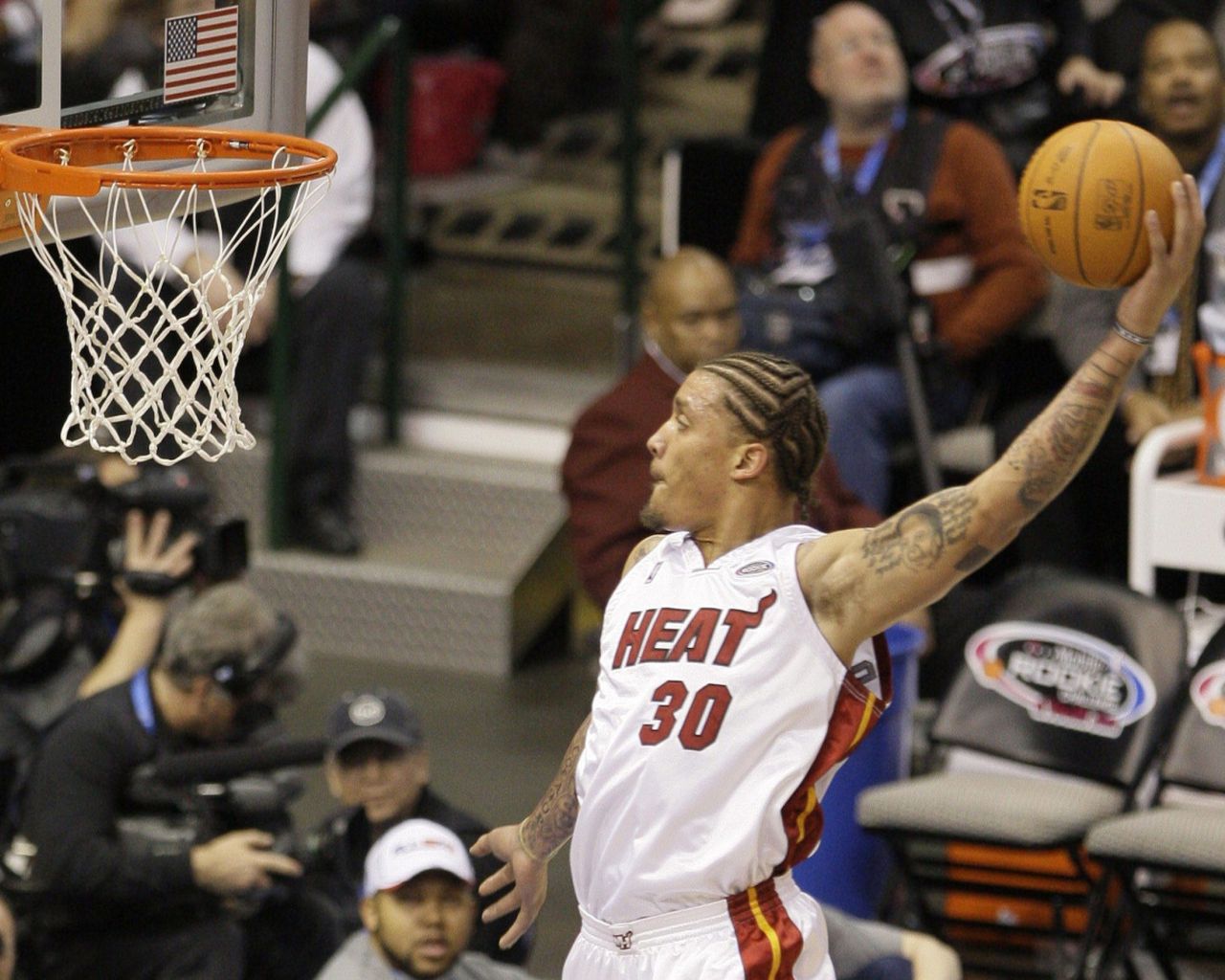 Michael Beasley signs with Miami Heat, hoping to revive troubled NBA career