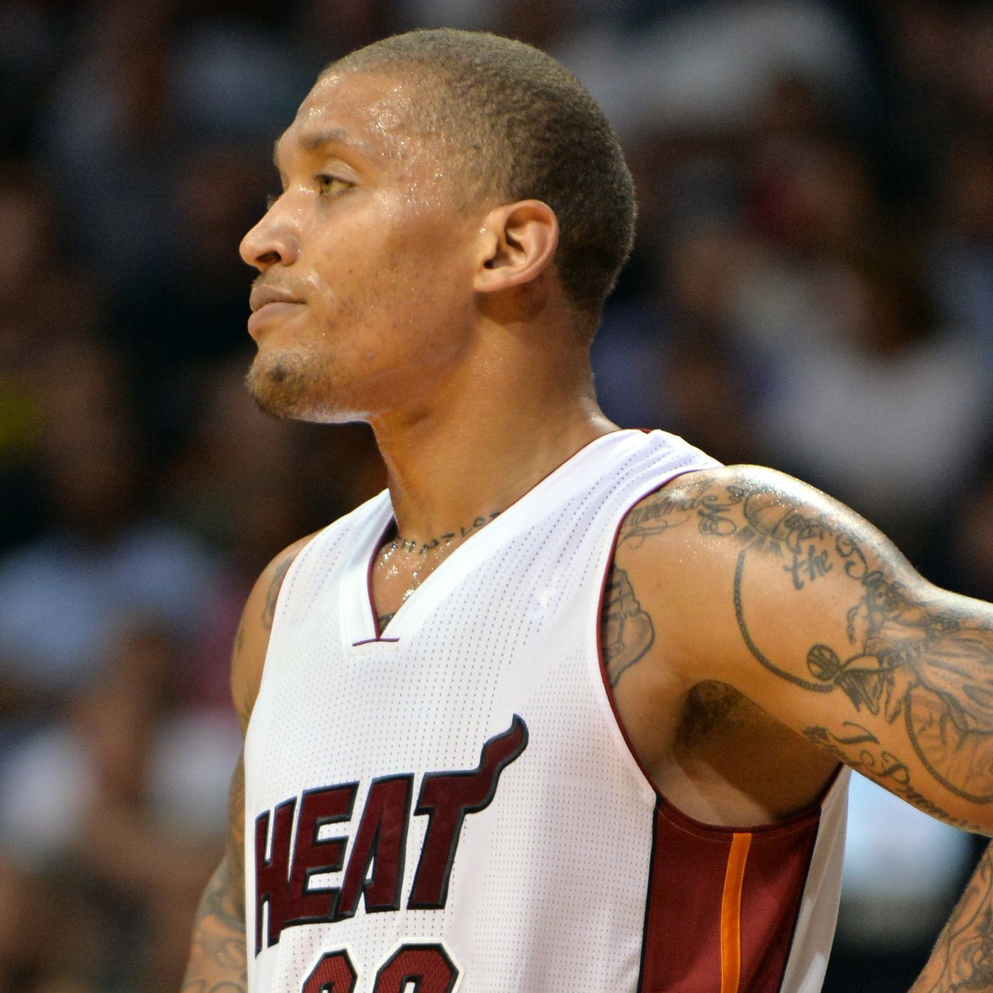 Rockets sign Michael Beasley as their basketball tragedy devolves into comedy Dream Shake
