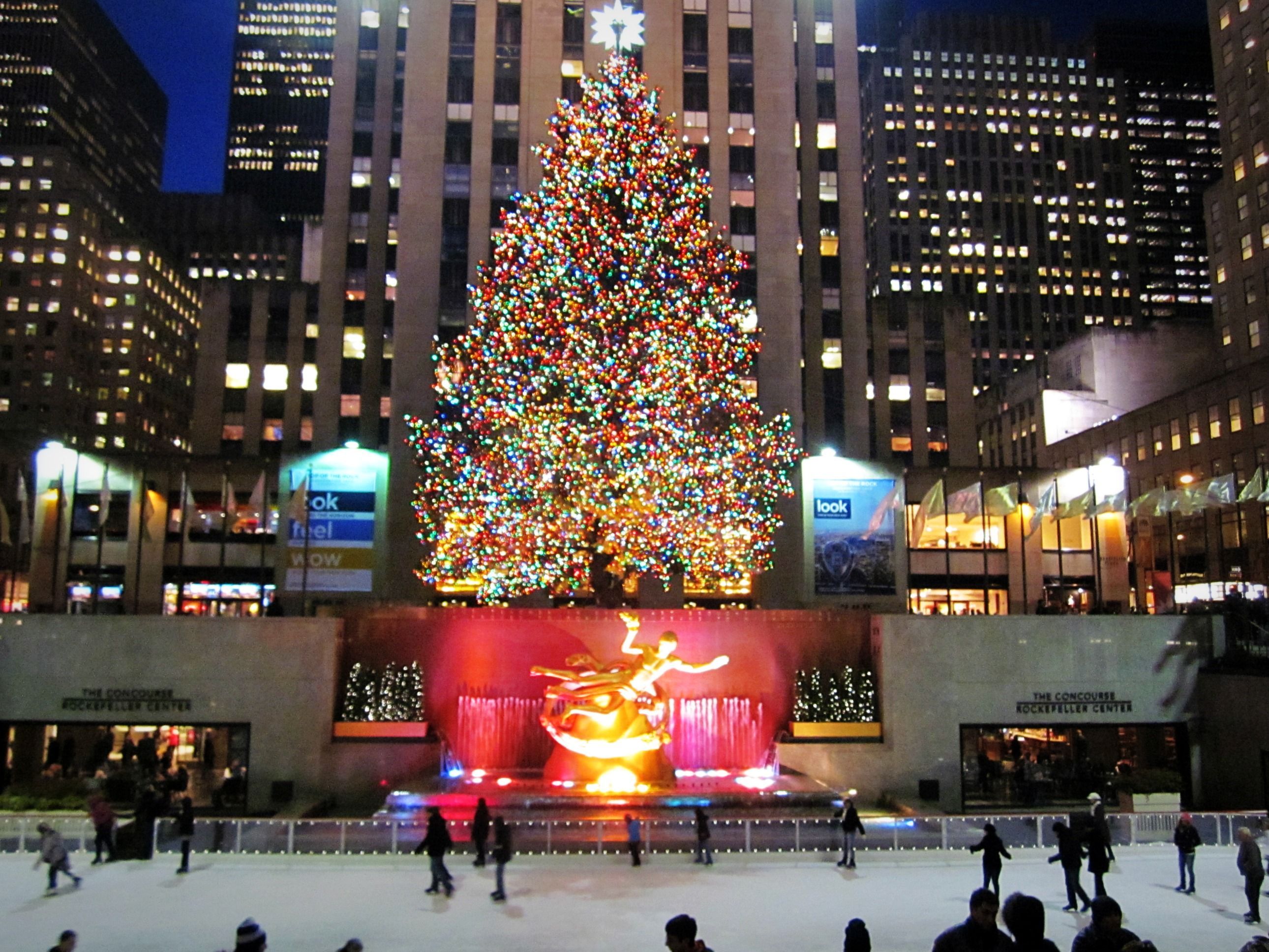 New York Times Square Christmas Tree Wallpaper Free New York Times Square Christmas Tree Background