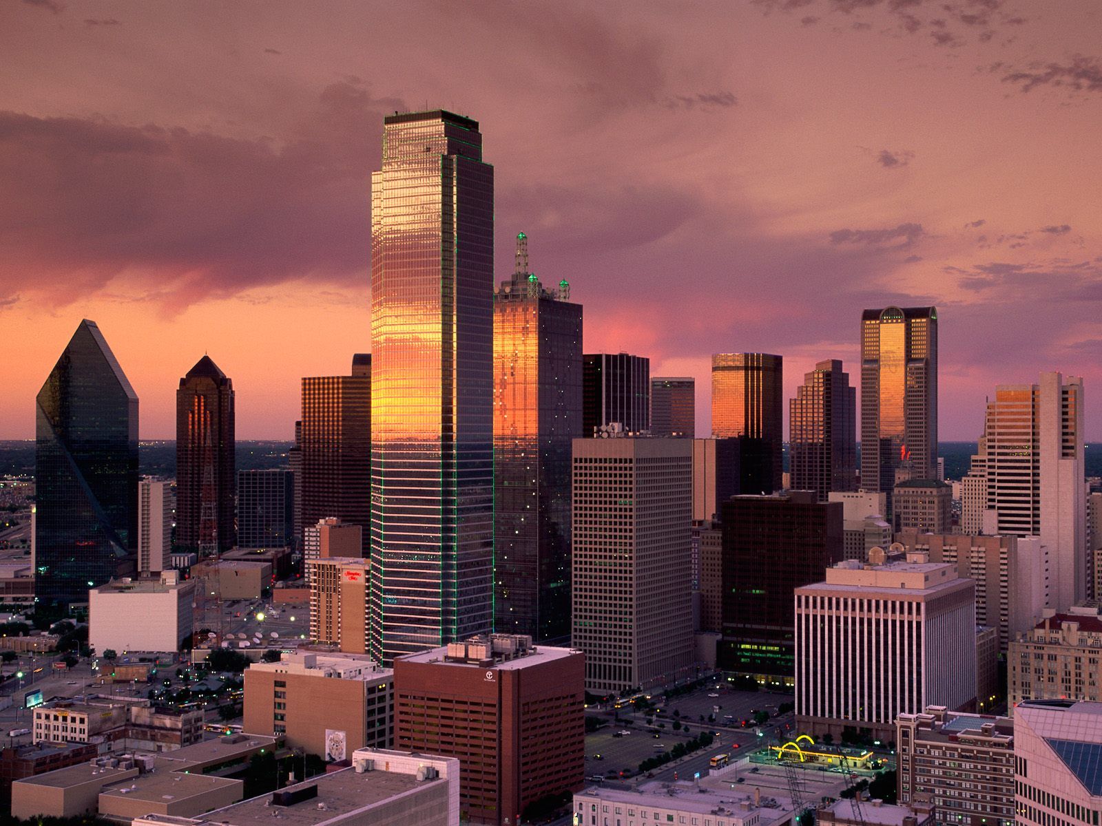 Dallas Wallpaper: The Capital D of Texas