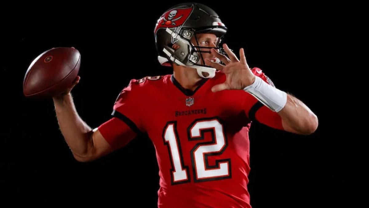 Here's your first look at Tom Brady in a Tampa Bay Buccaneers uniform