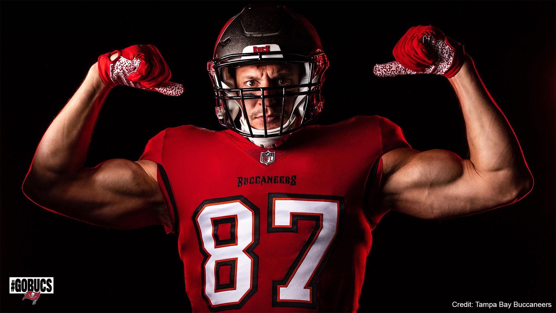 Buccaneers unveil first photo of Rob Gronkowski in team uniform