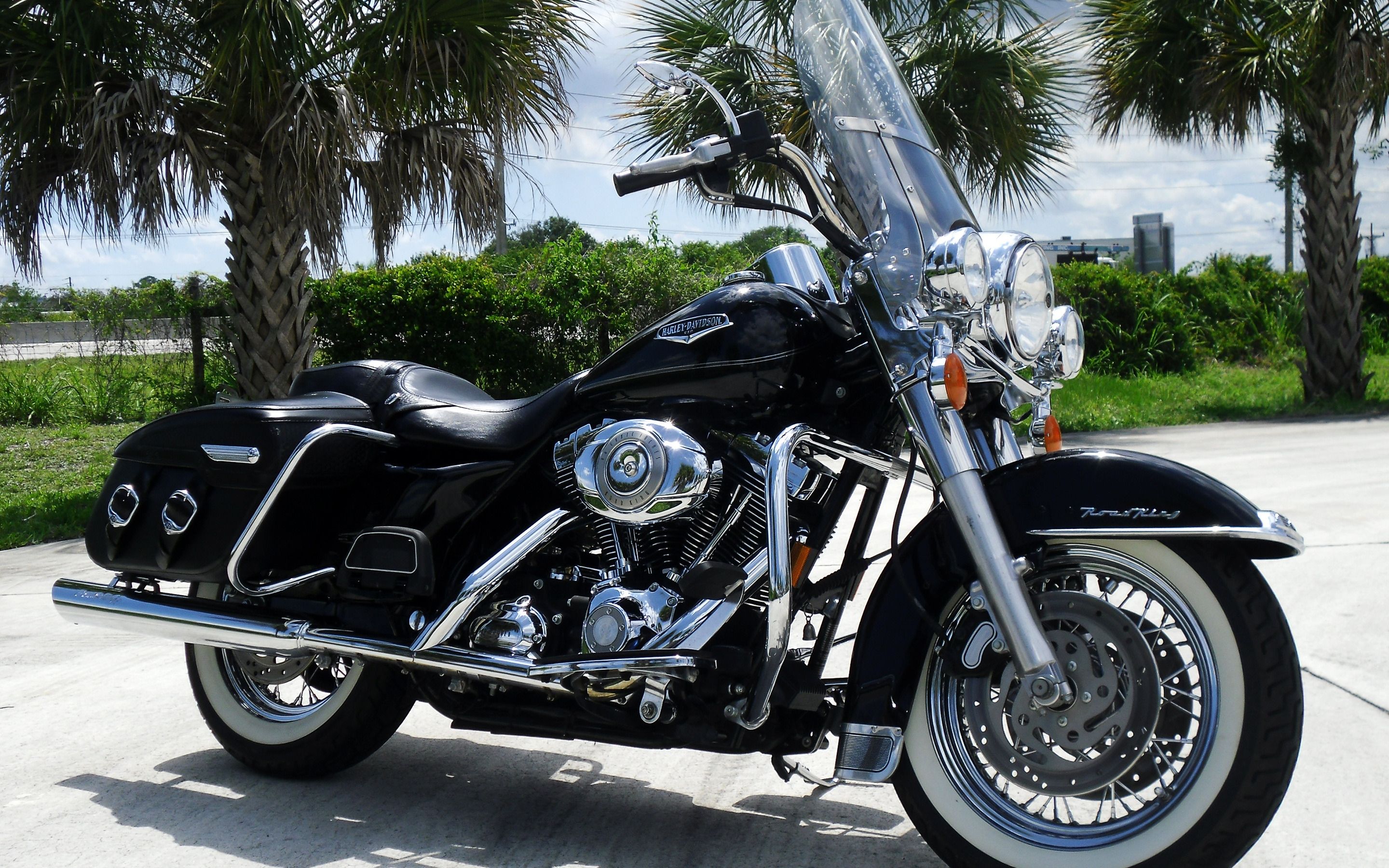 Black Harley Davidson Road King HD Wallpaper