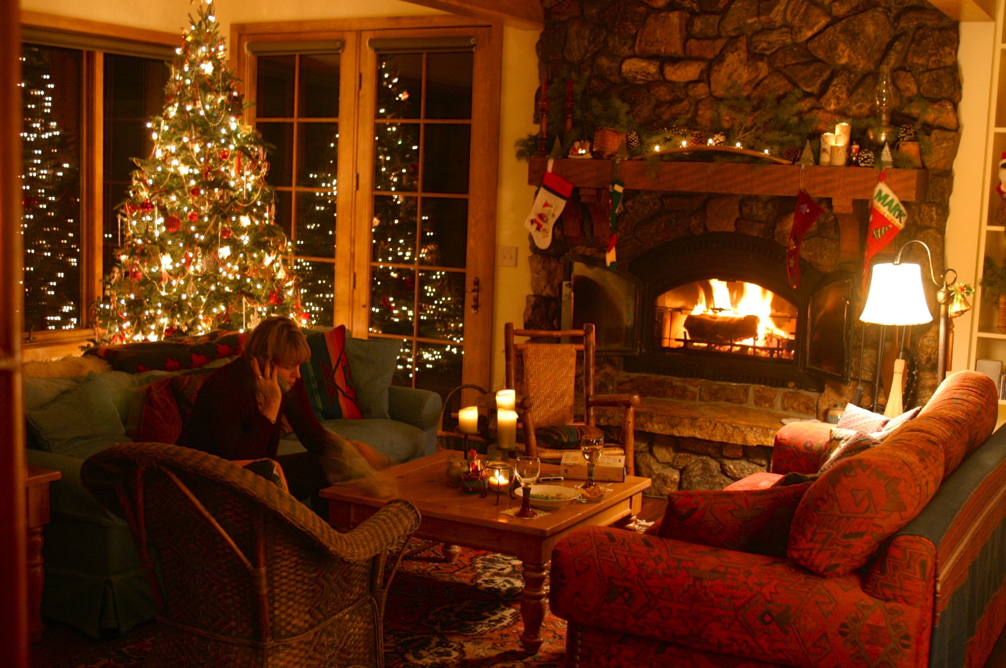 Best 44+ Holiday Log Cabin Fireplace Wallpapers on HipWallpapers.