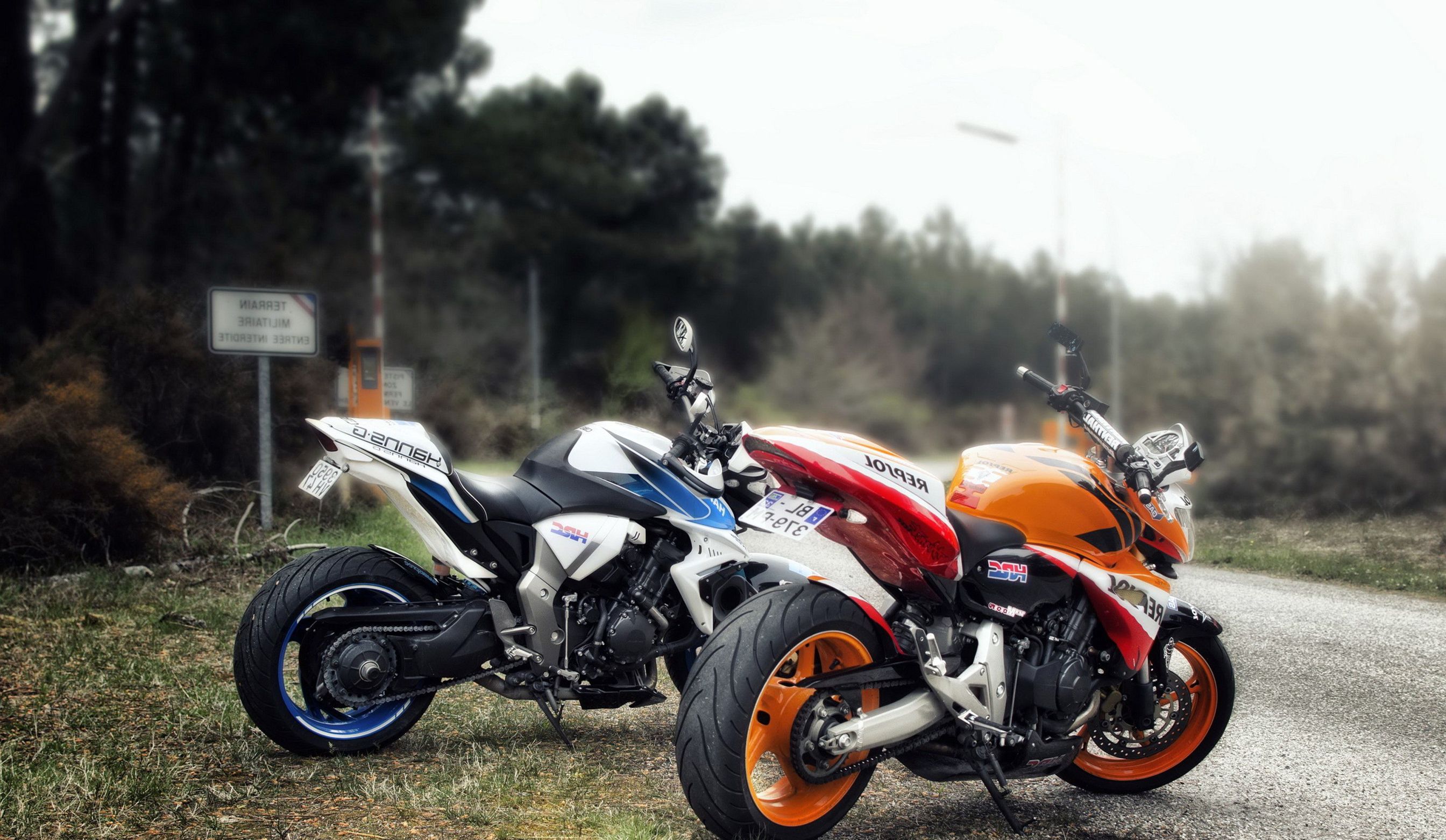 Two CB 1000 Motorbikes Wallpaper HD / Desktop and Mobile Background