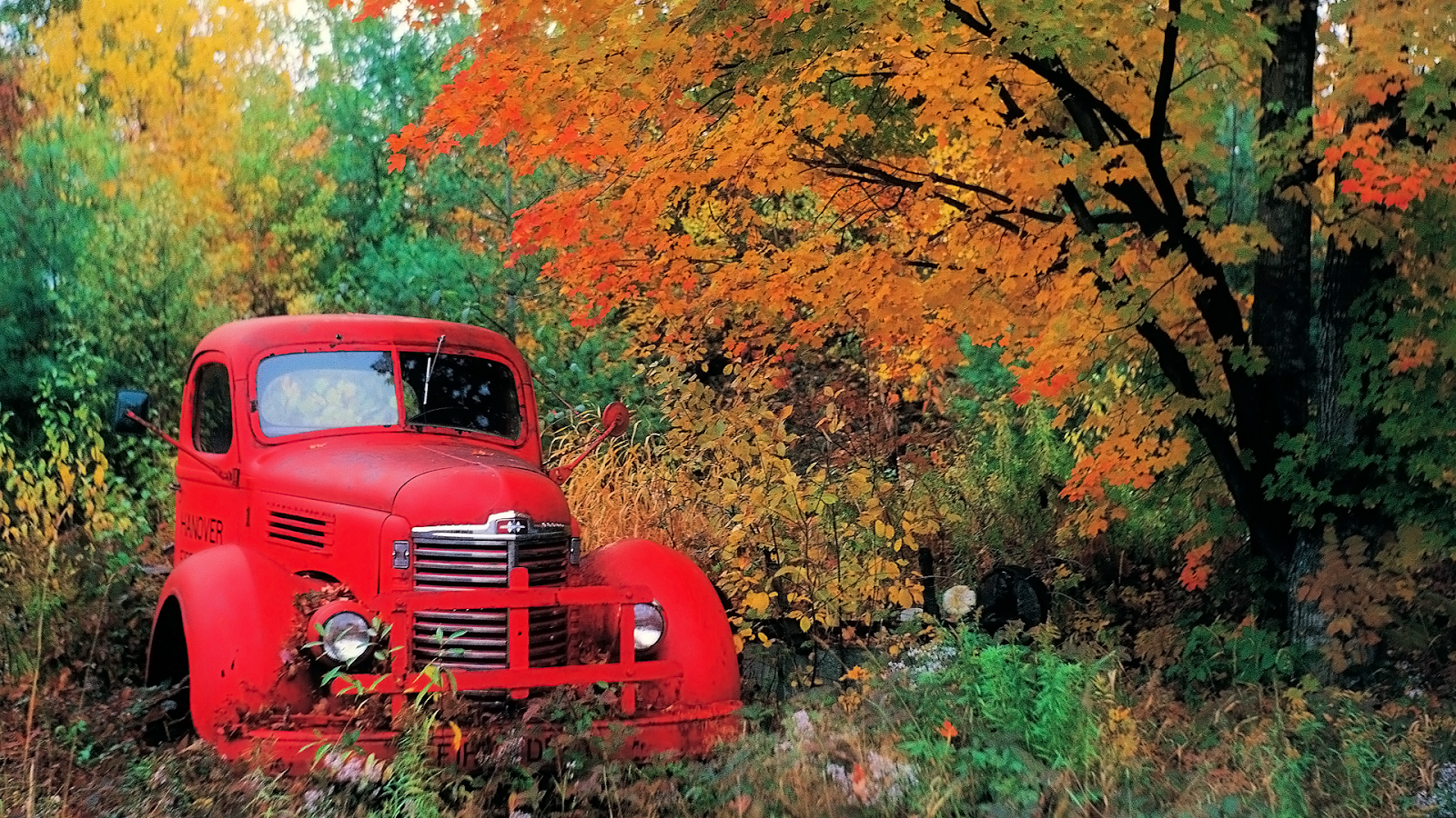 Autumn Old Truck Wallpaper