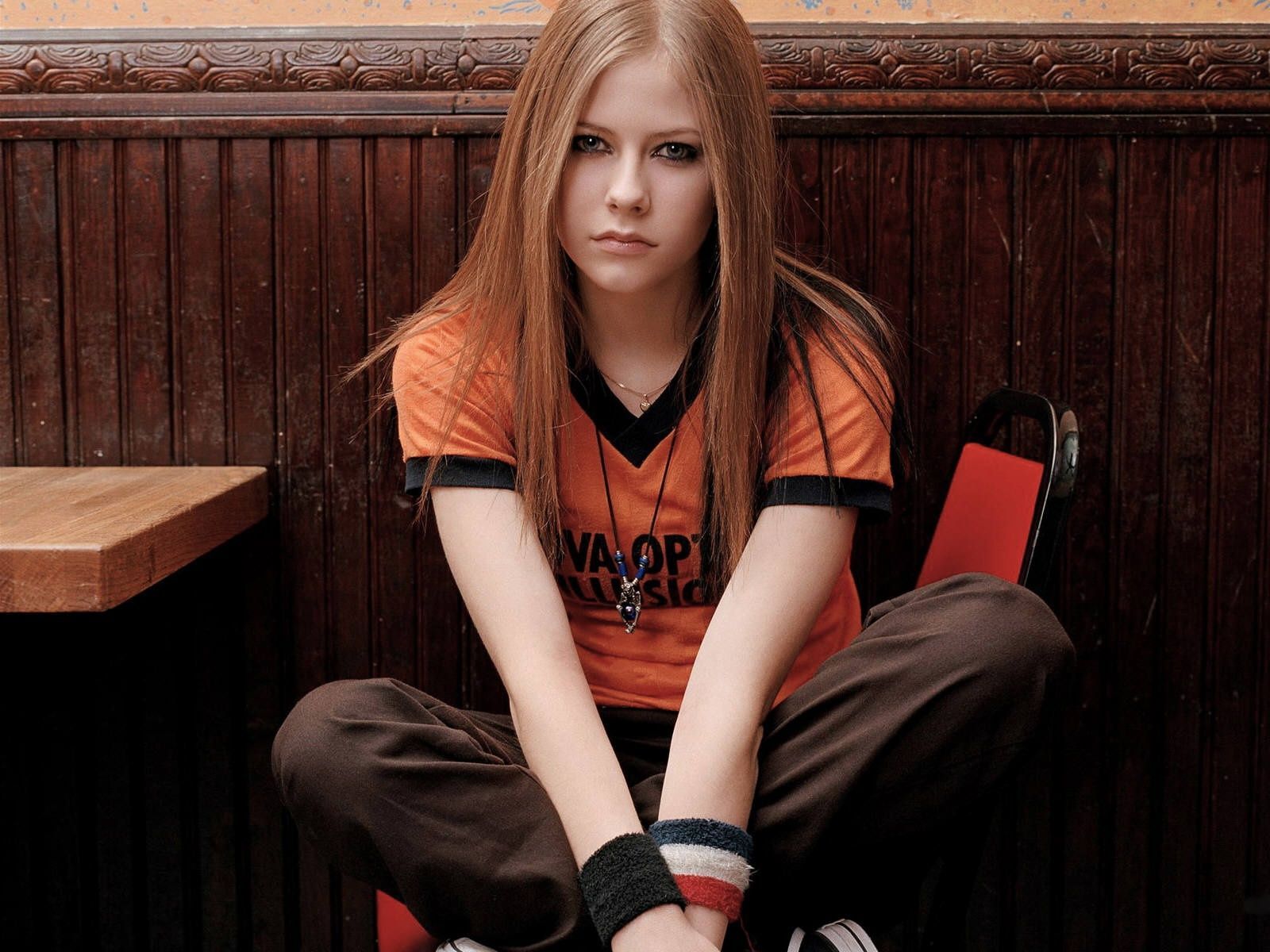 Pop Singer Avril Lavigne Wearing Orange desktop wallpaper. Singer, Pop singers, Avril lavigne