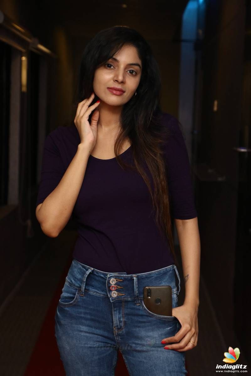 Sanam Shetty Photo Actress photo, image, gallery, stills and clips