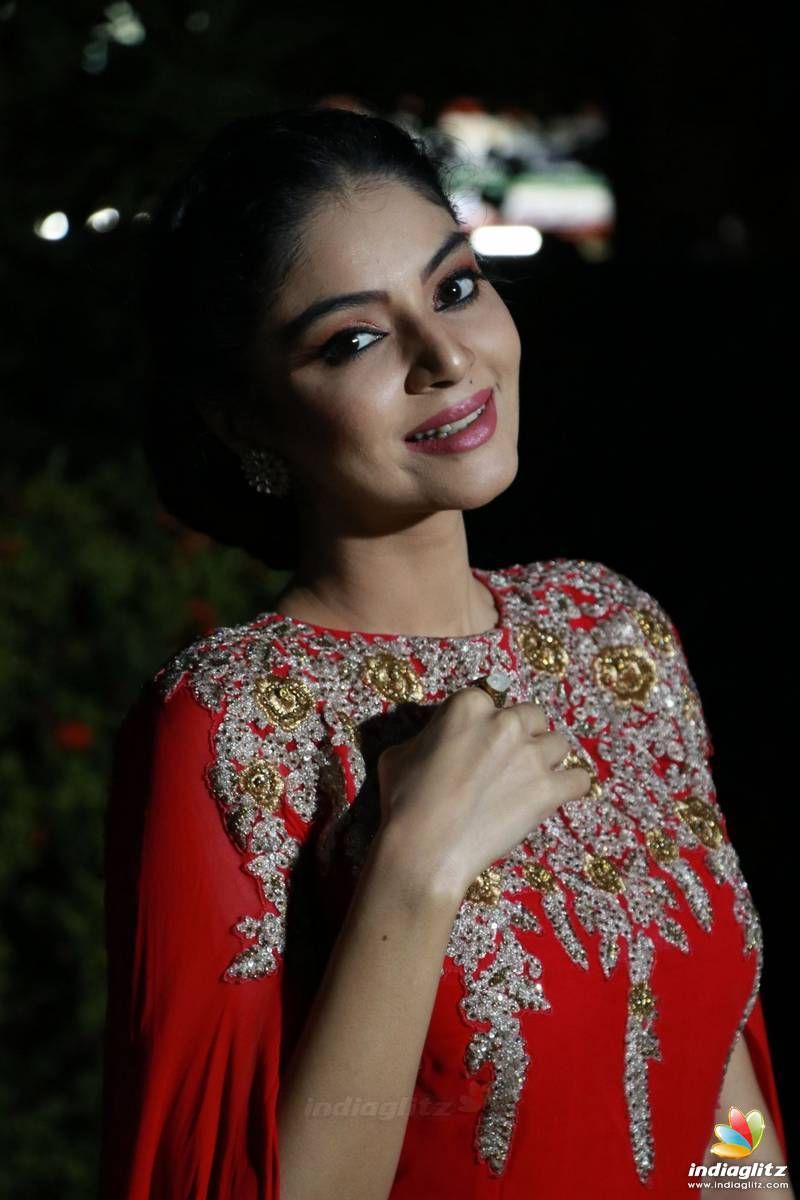 Sanam Shetty Photo Actress photo, image, gallery, stills and clips