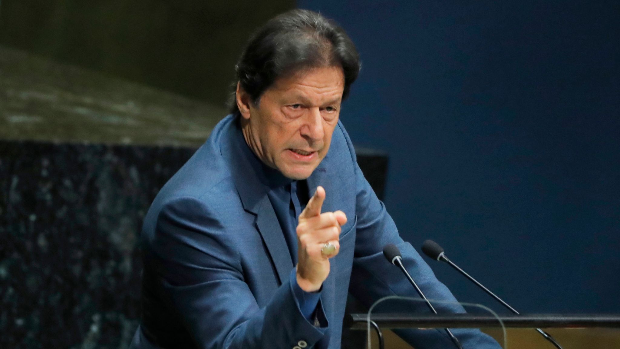 Imran Khan: Pakistan prime minister warns of Kashmir 'bloodbath' over curfew