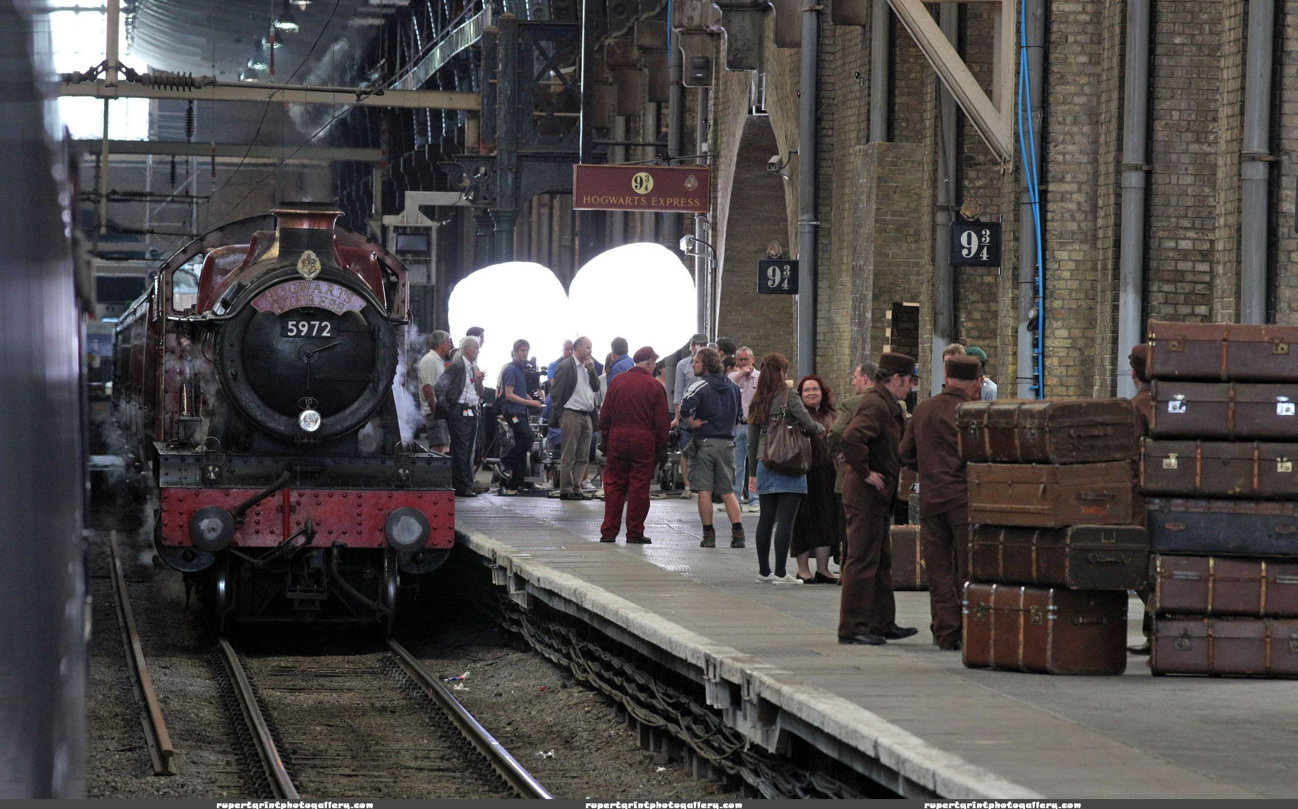 Recklessly: Harry Potter Train Station Wallpaper
