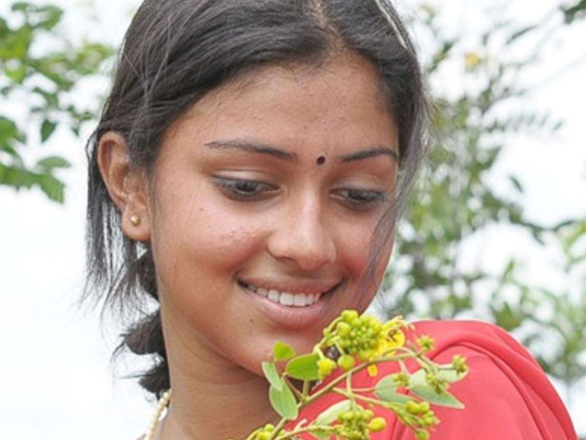 Mynaa actress Photo. Image of Mynaa actress of India