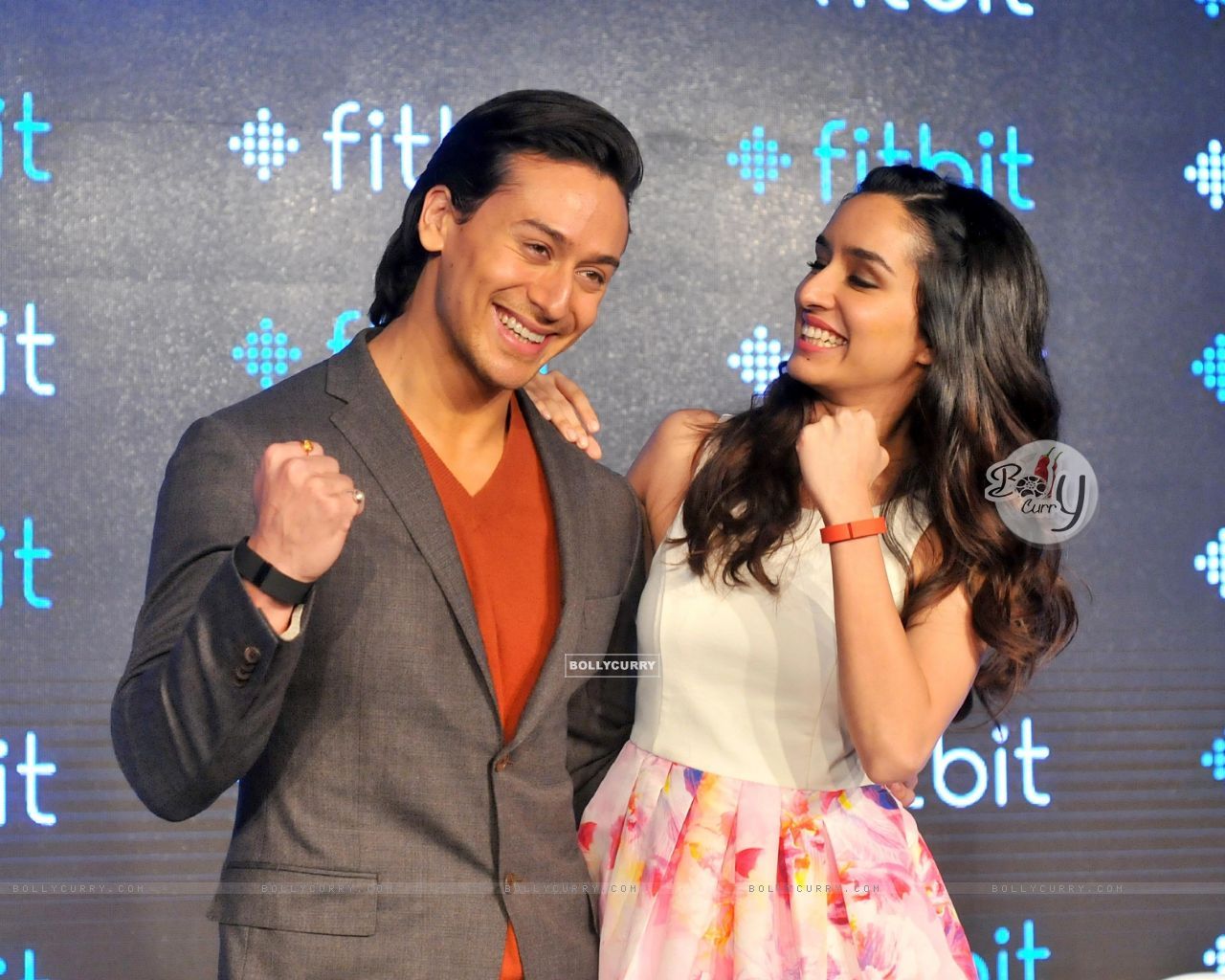 Wallpaper Kapoor and Tiger Shroff at Fitbit Launch size:1280x1024