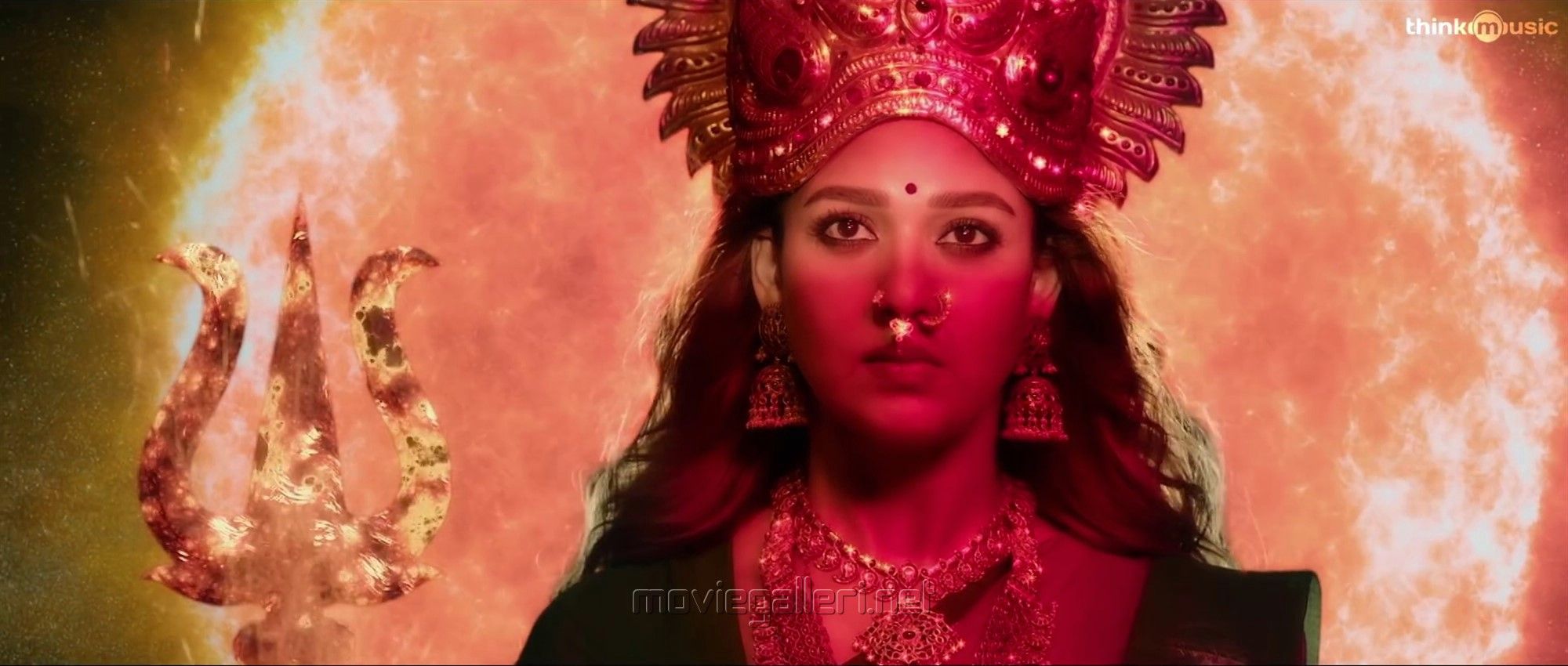 Nayanthara Mookuthi Amman Movie Image HD. RJ Balaji. New Movie Posters