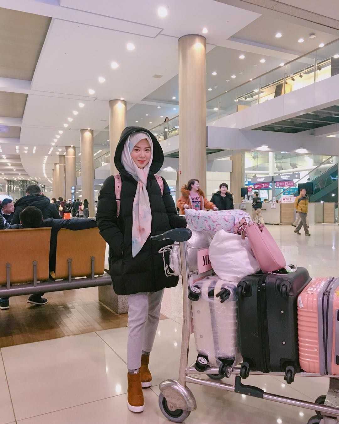 Ayana Jihye Moon di Instagram My hometown #balikkampung But I will be back Jangan lupa Ayana❤️ Photo by my mom. Model pakaian, Gaya hijab, Pakaian sederhana