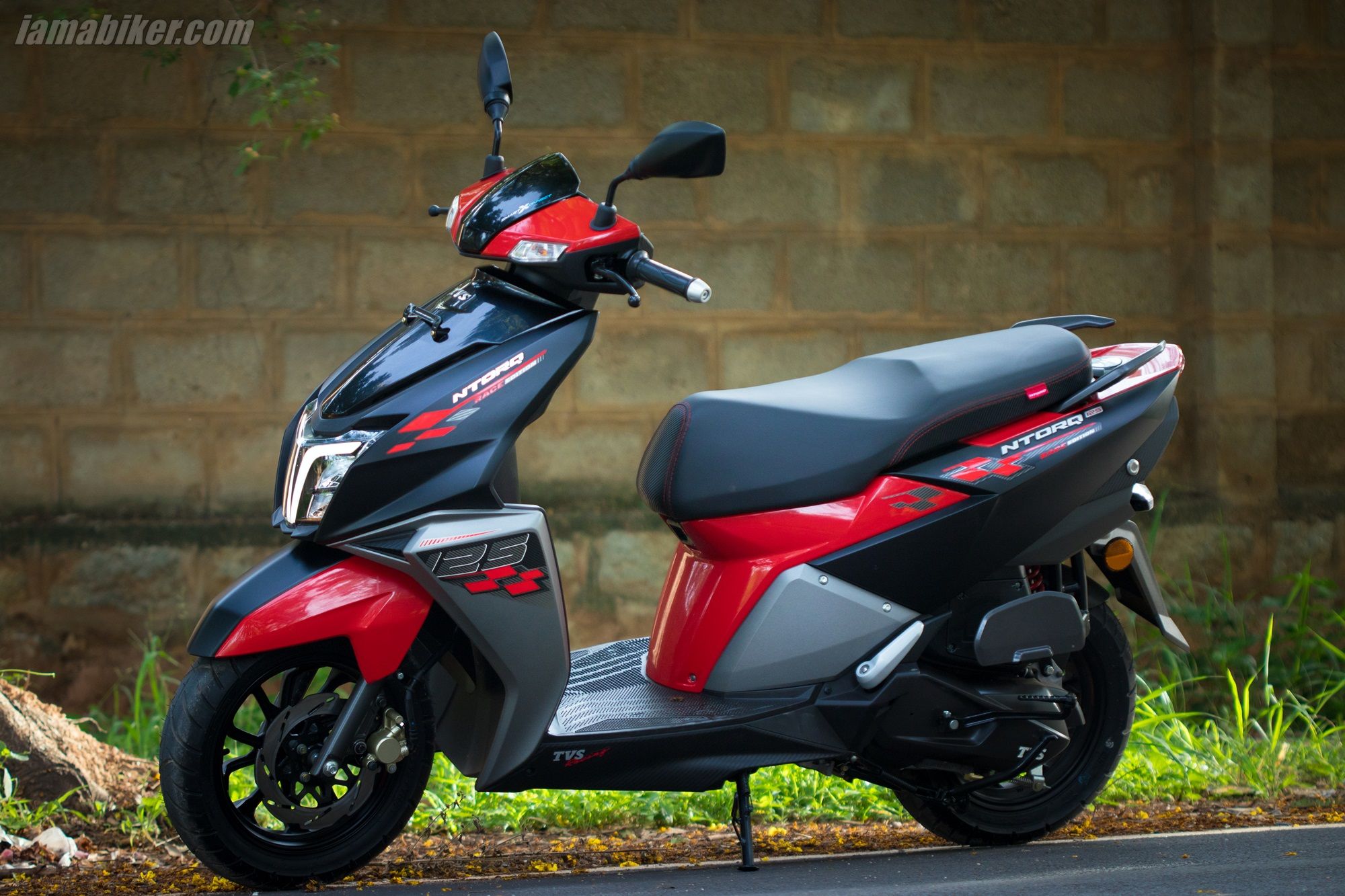 TVS NTORQ 125 XT Price, Images, Mileage, Specs & Features