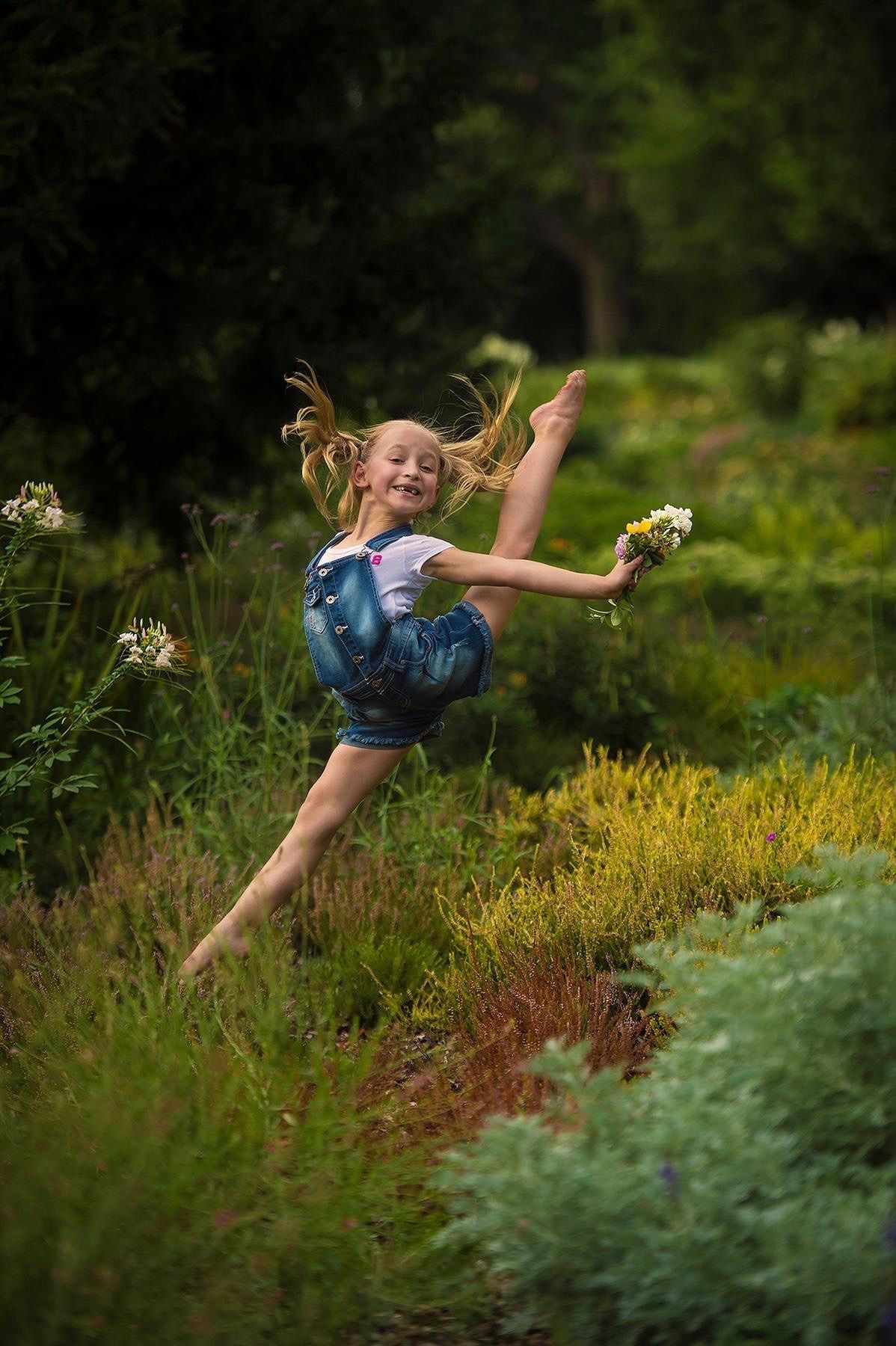 henkheijmans: “I blinked and suddenly everything is in bloom!, 2017 Jordan Matters, USA ”. Dance photography, Dance photography poses, Dance picture poses