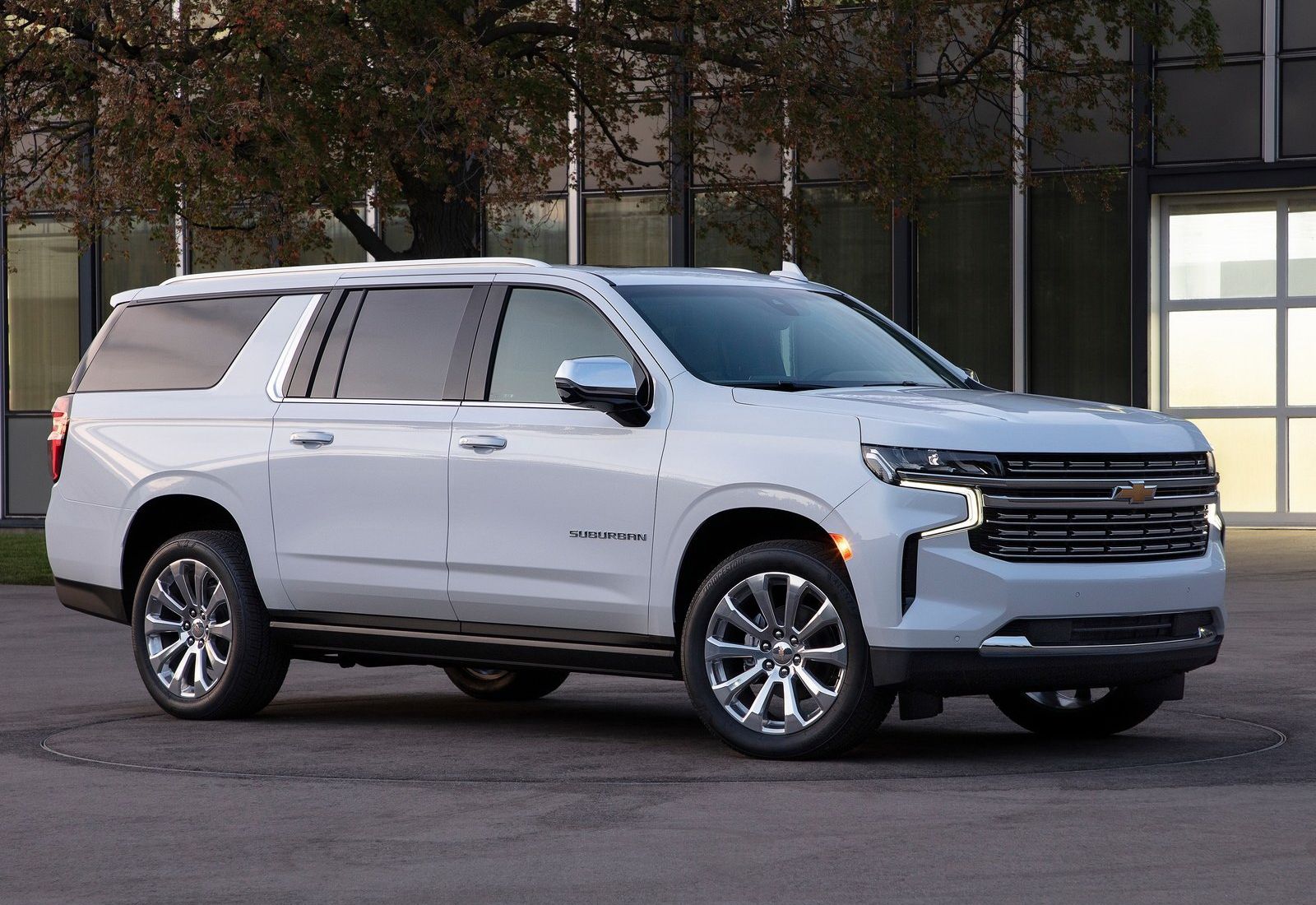 Chevrolet Suburban wallpaperx1100