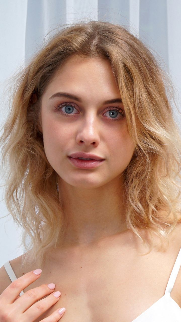 Download Beautiful, girl model, blue eyes wallpaper, 720x1280, Samsung Galaxy mini S3, S5, Neo, Alpha, Sony Xperia Compact Z1, Z2, Z3, ASUS Zenfone