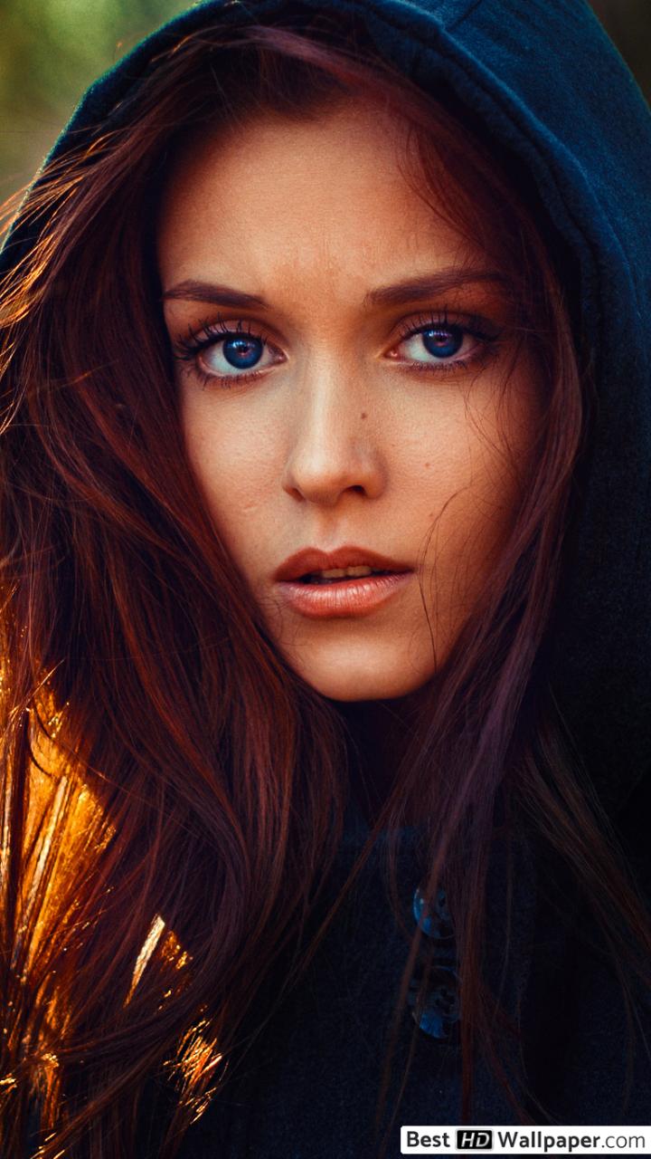 Staring girl HD wallpaper download